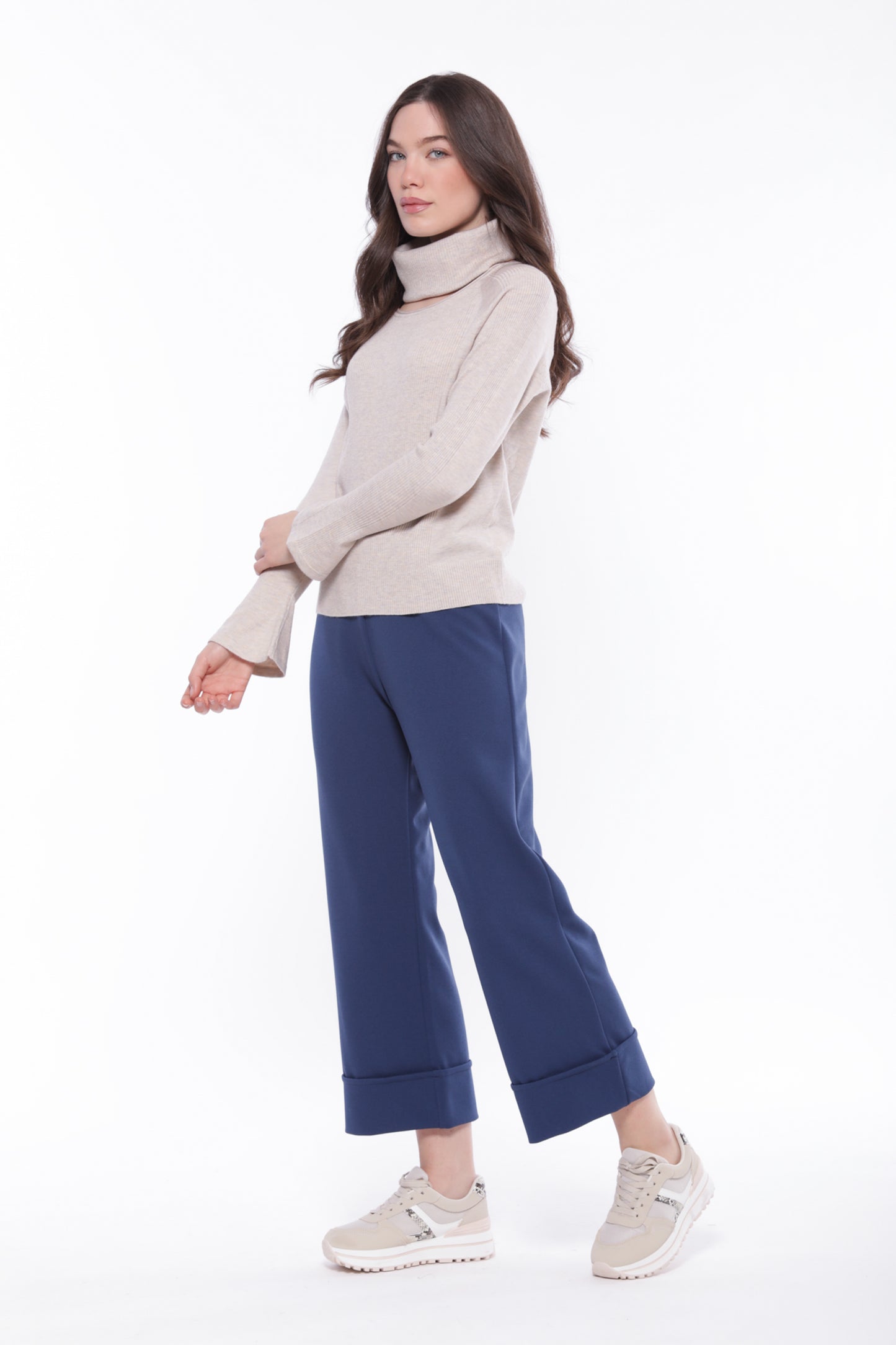 MAGLIA SCOLLO TONDO CON COLLO REMOVIBILE