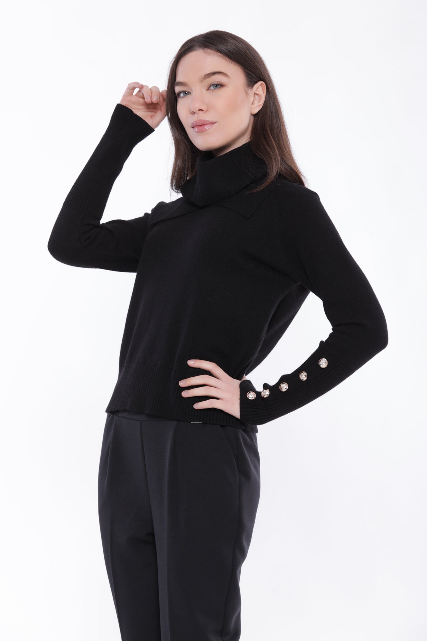MAGLIA CON COLLO REMOVIBILE CON SPACCO E BOTTONI SU POLSI