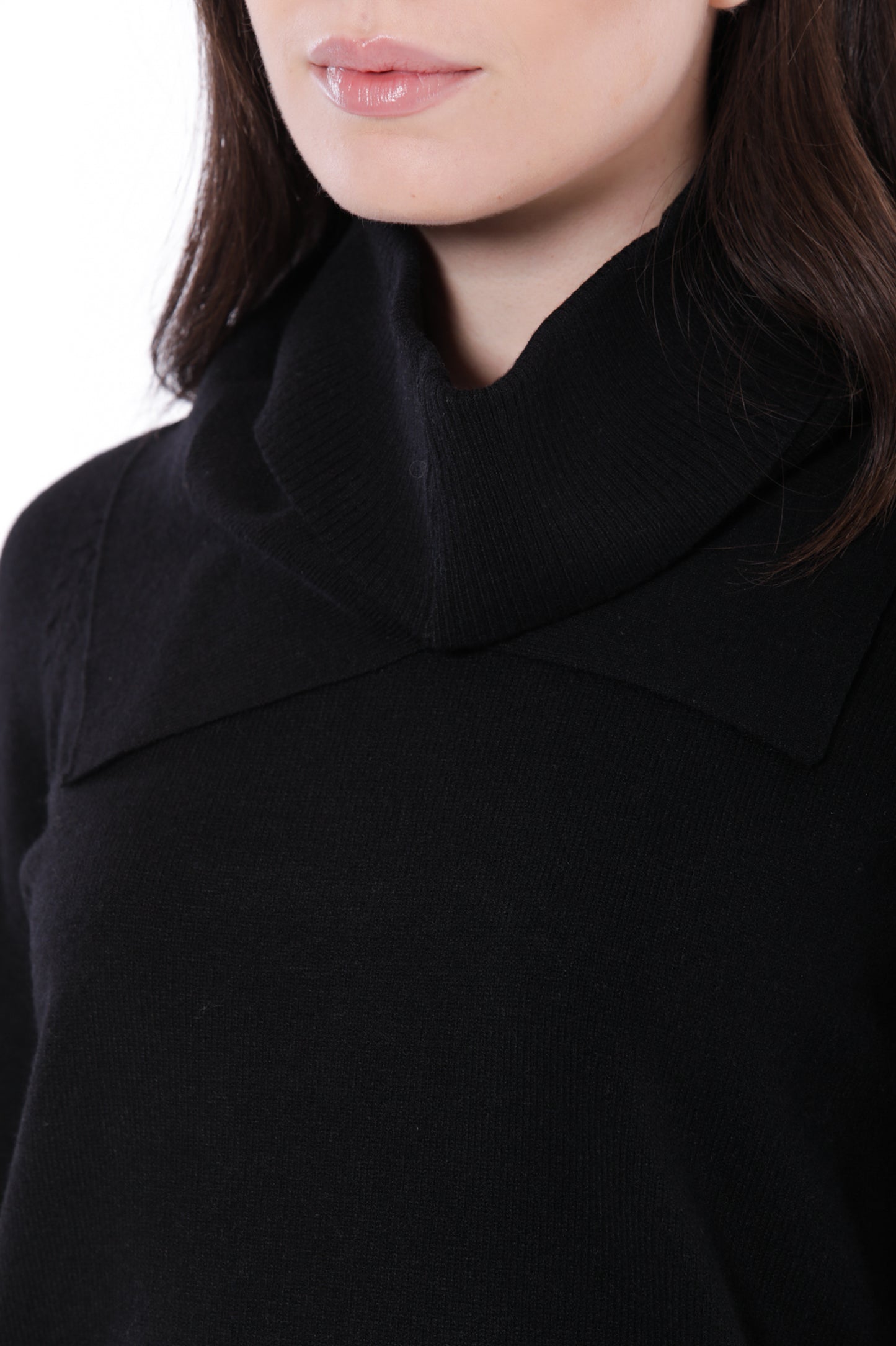 MAGLIA CON COLLO REMOVIBILE CON SPACCO E BOTTONI SU POLSI