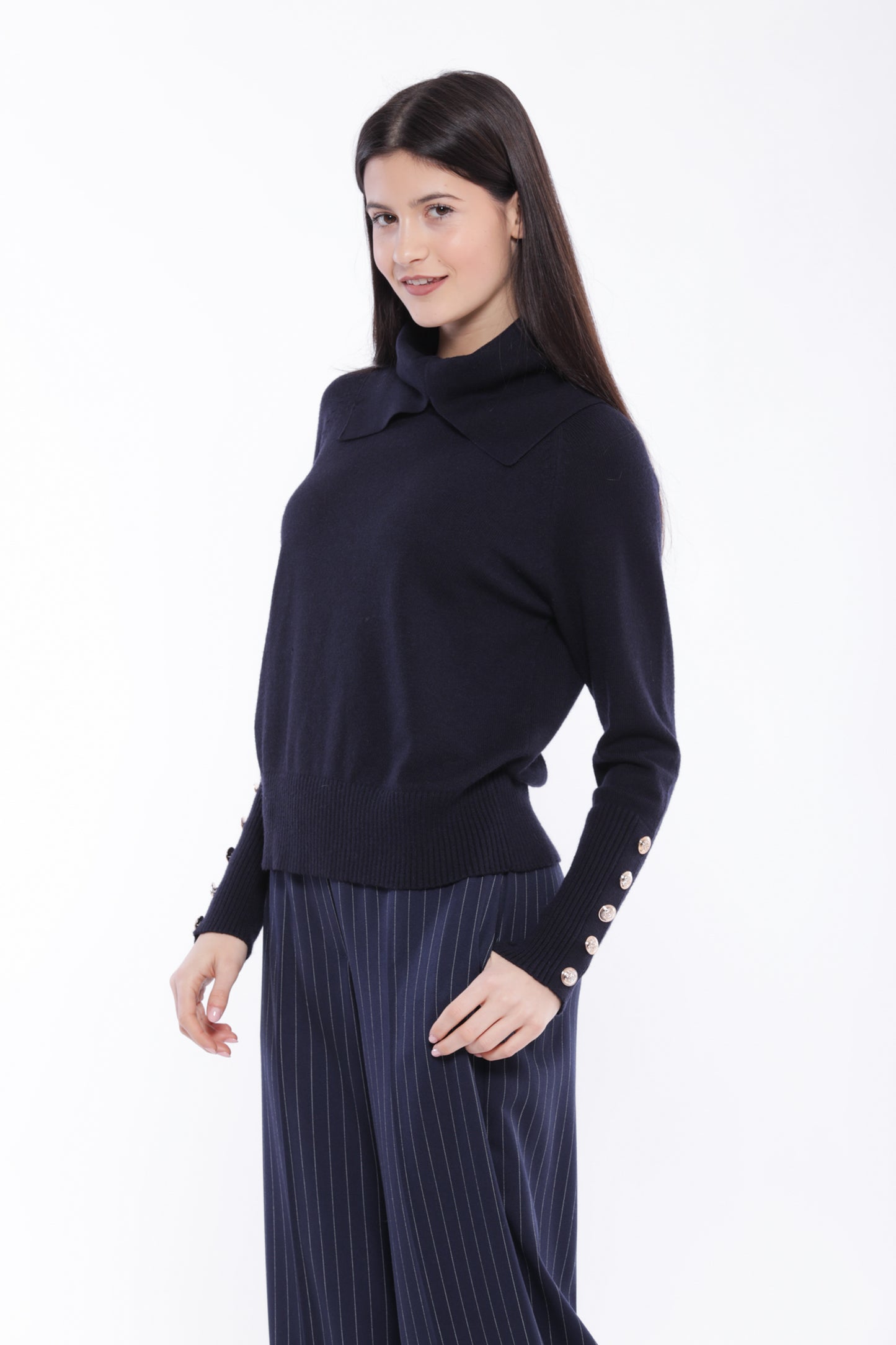 MAGLIA CON COLLO REMOVIBILE CON SPACCO E BOTTONI SU POLSI