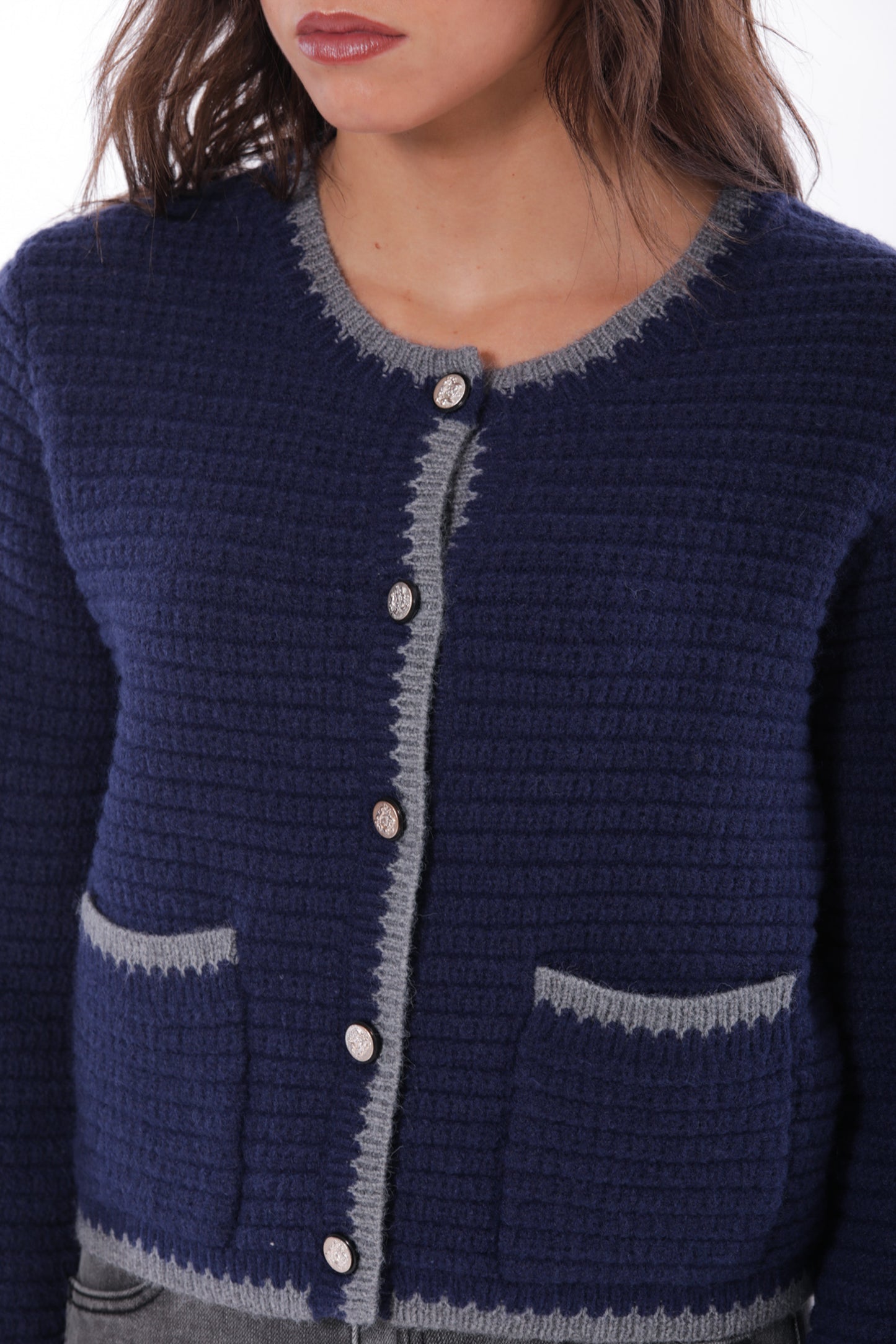 GIACCA IN MAGLIA CON DETTAGLI A CONTRASTO