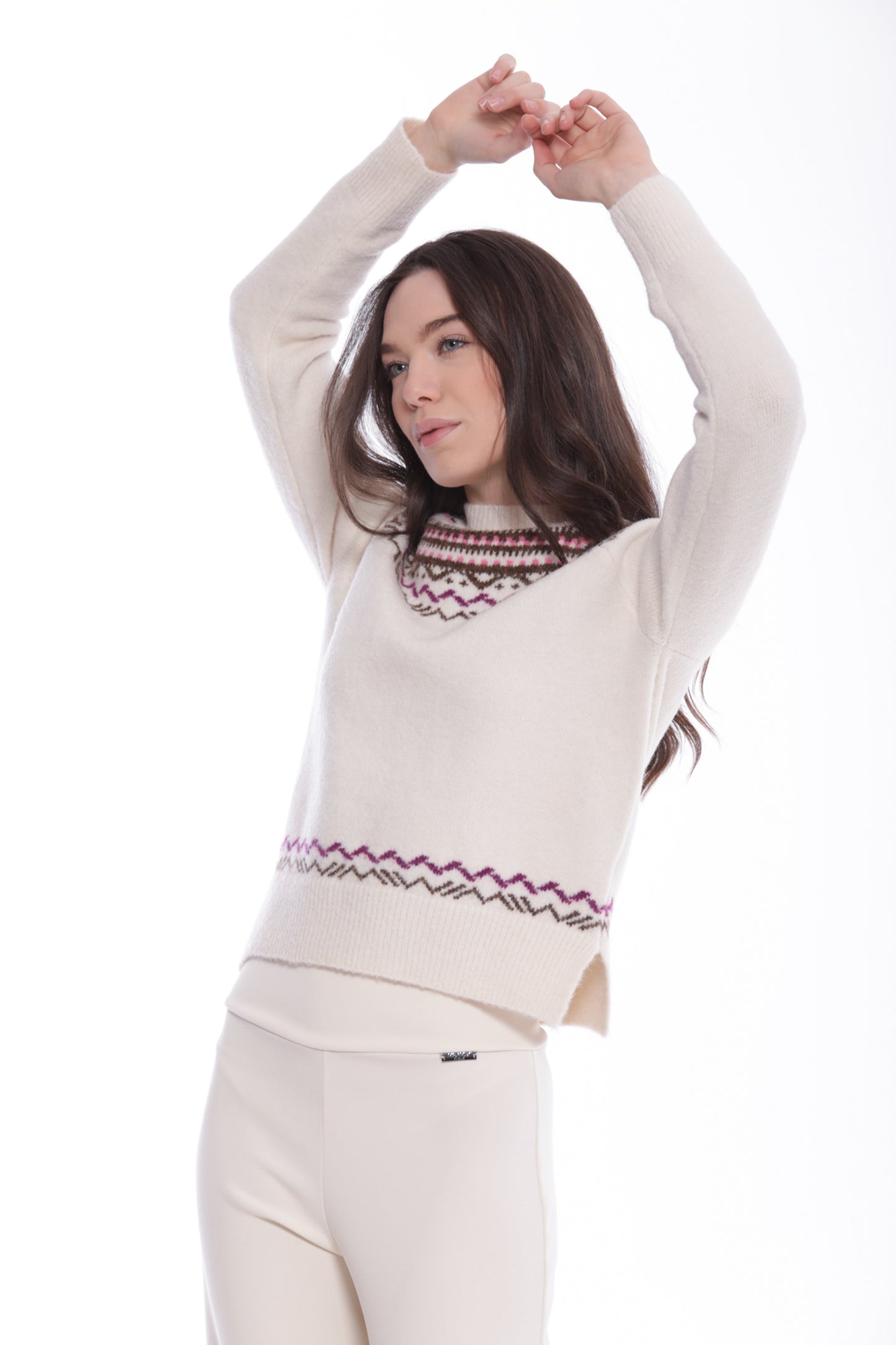 MAGLIA CON MOTIVO GEOMETRICO