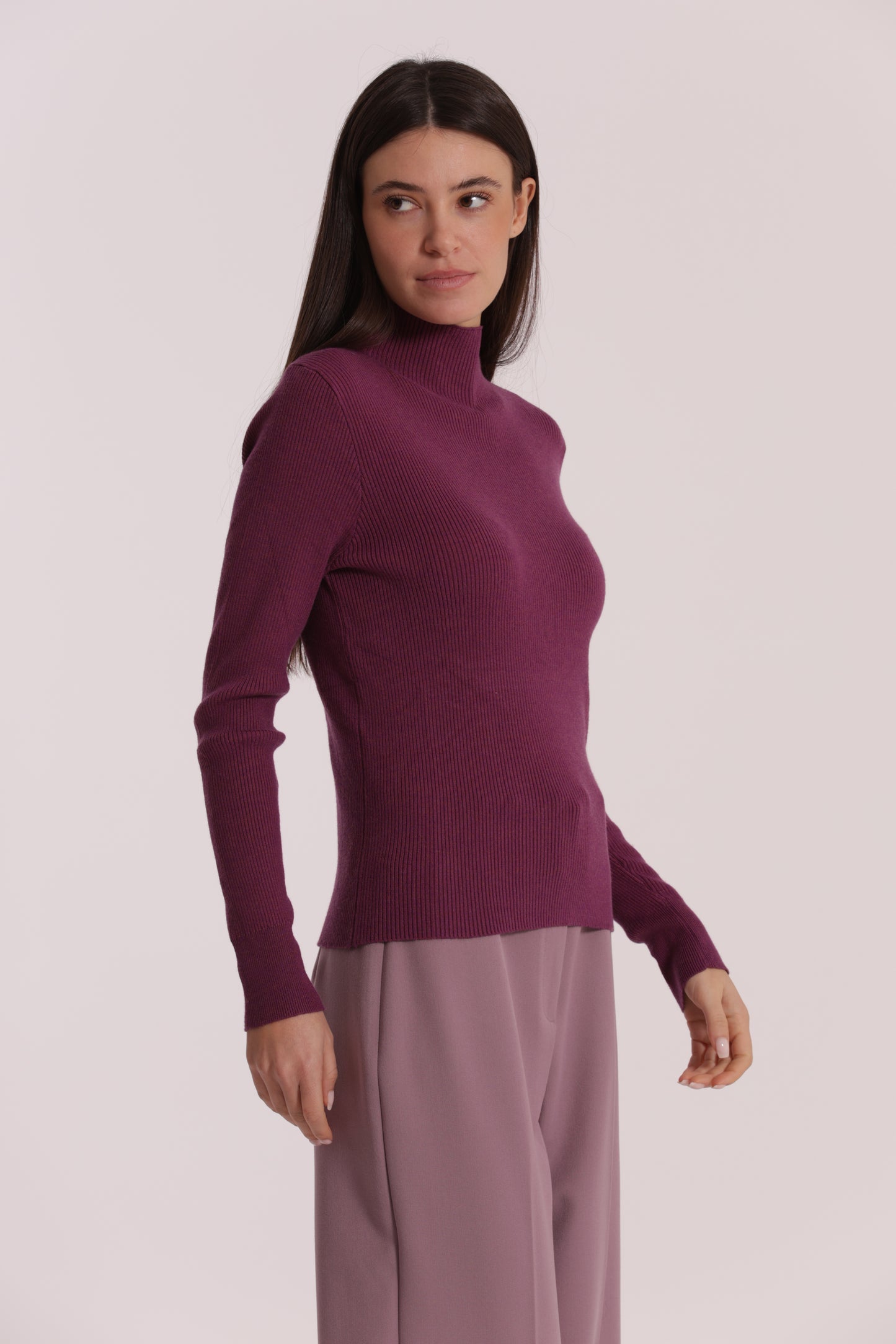 MAGLIA CON RICAMO SUL POLSO