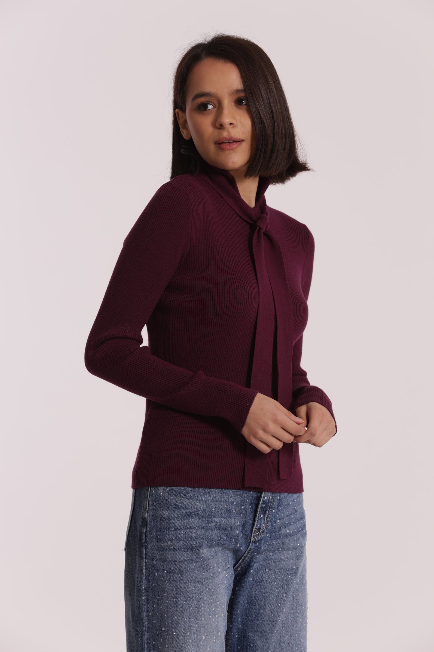 MAGLIA CON DETTAGLIO CRAVATTINO