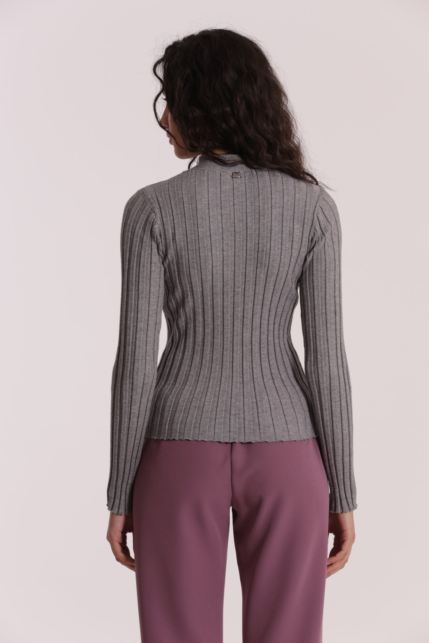 MAGLIA SCOLLO A GOCCIA CON ACCESSORIO METALLICO