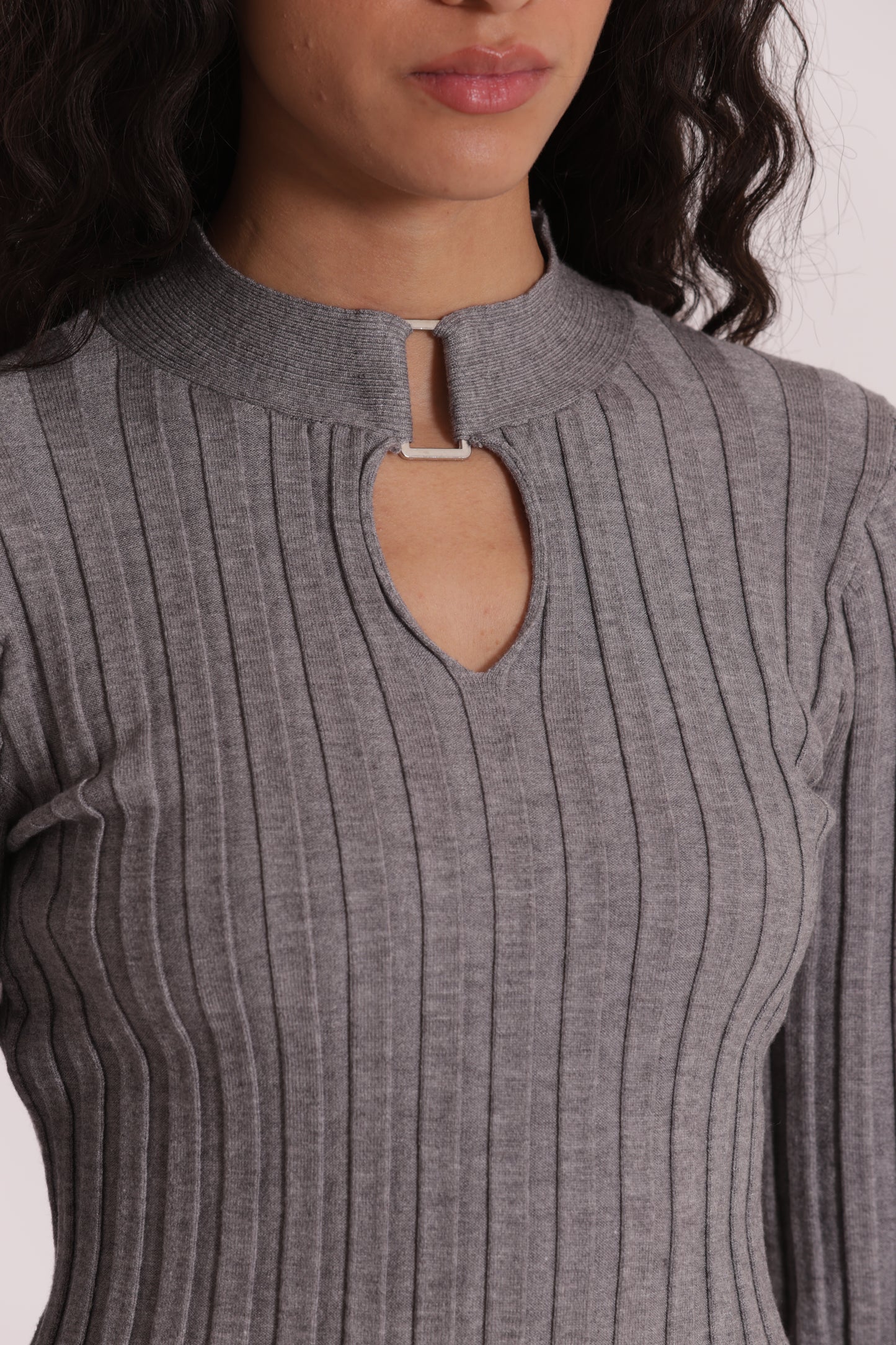 MAGLIA SCOLLO A GOCCIA CON ACCESSORIO METALLICO