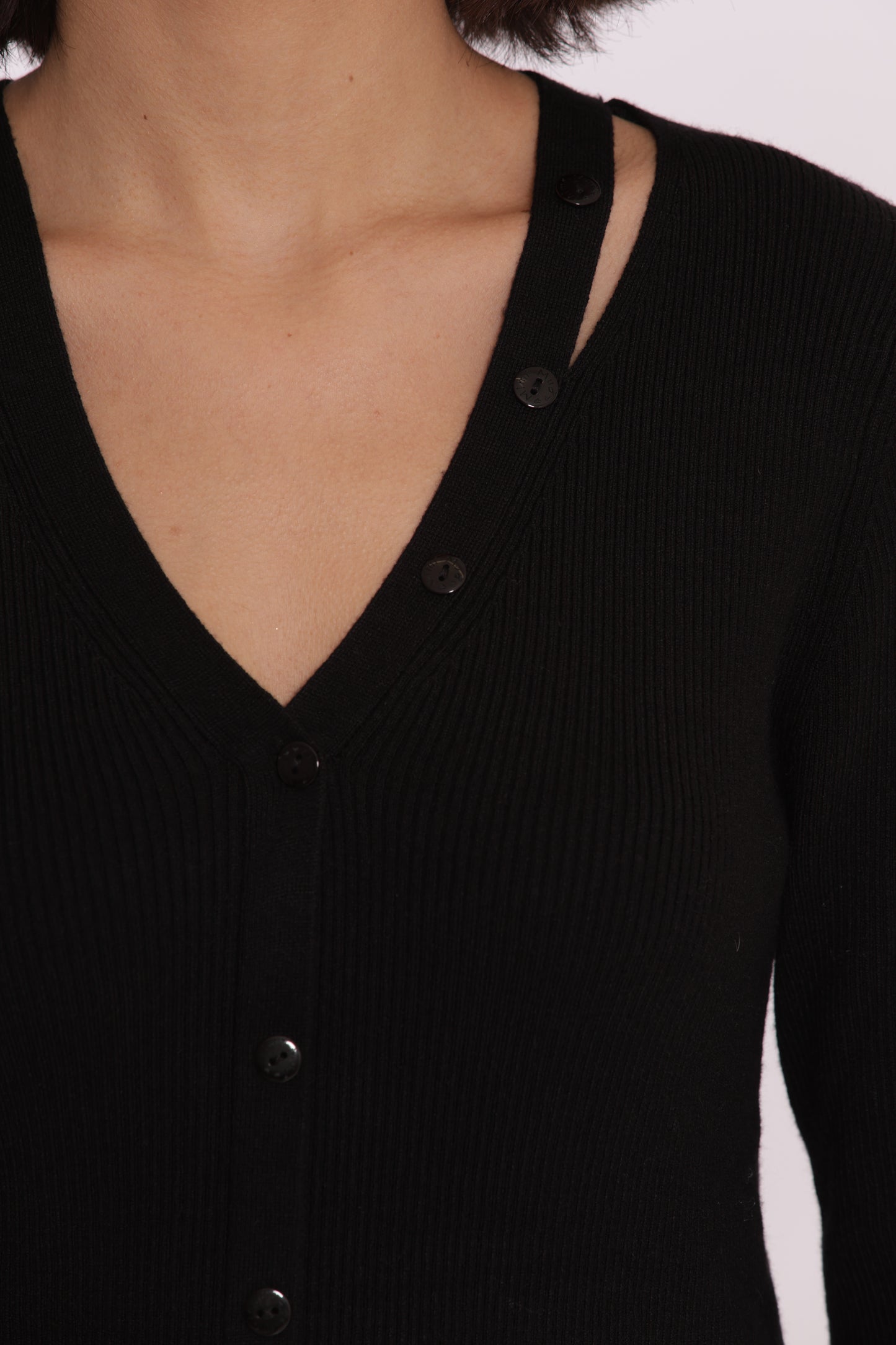 MAGLIA CUT OUT CON DETTAGLIO BOTTONI