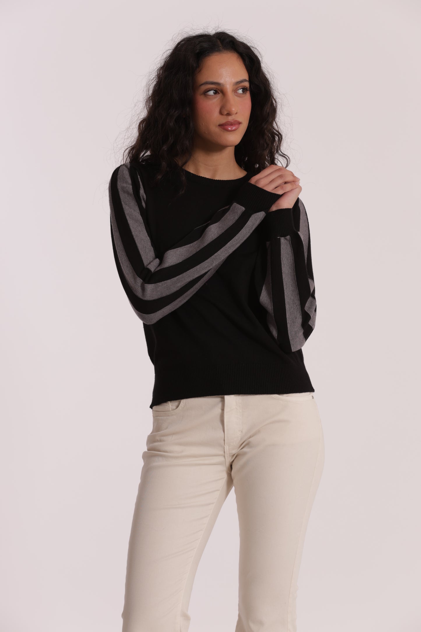 MAGLIA CON MANICHE A RIGHE