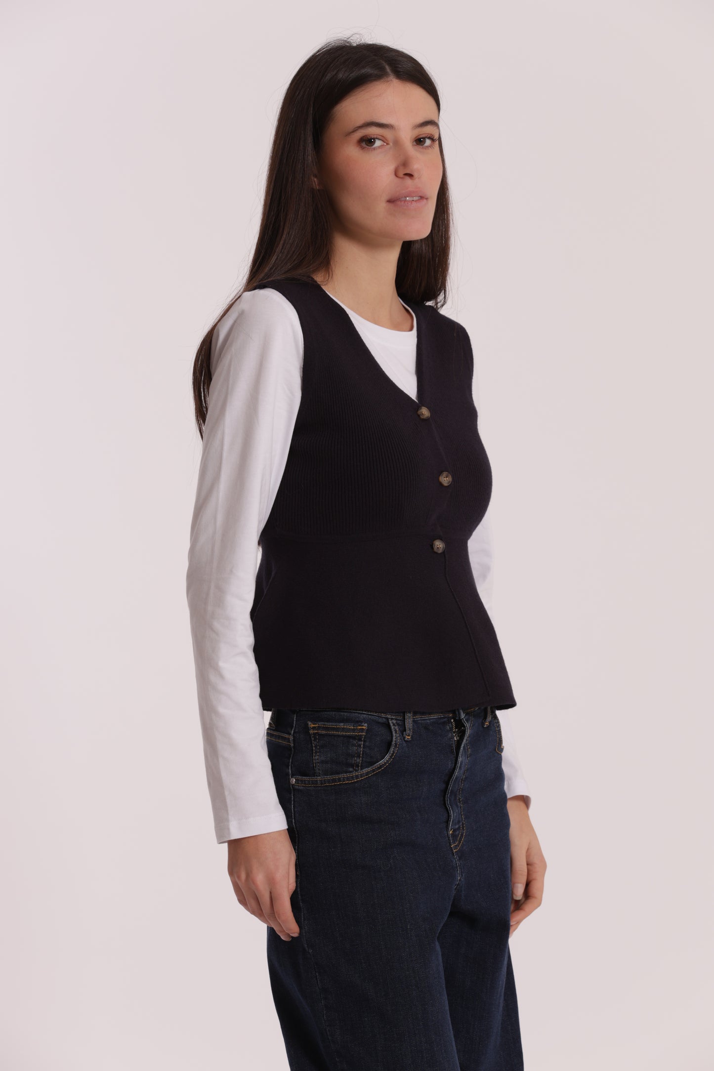 GILET IN MAGLIA SVASATO SUL FONDO CON BOTTONI