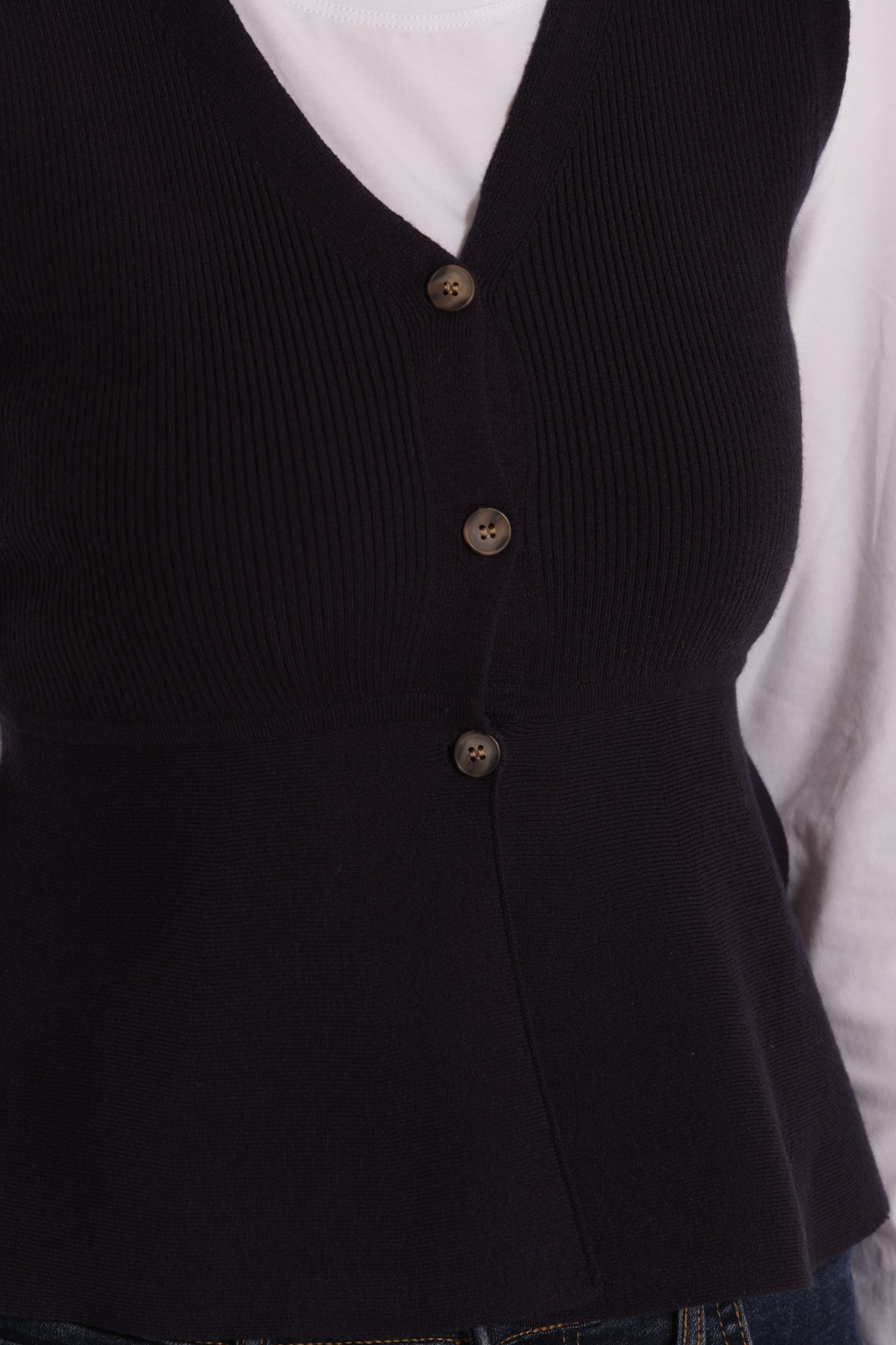 GILET IN MAGLIA SVASATO SUL FONDO CON BOTTONI