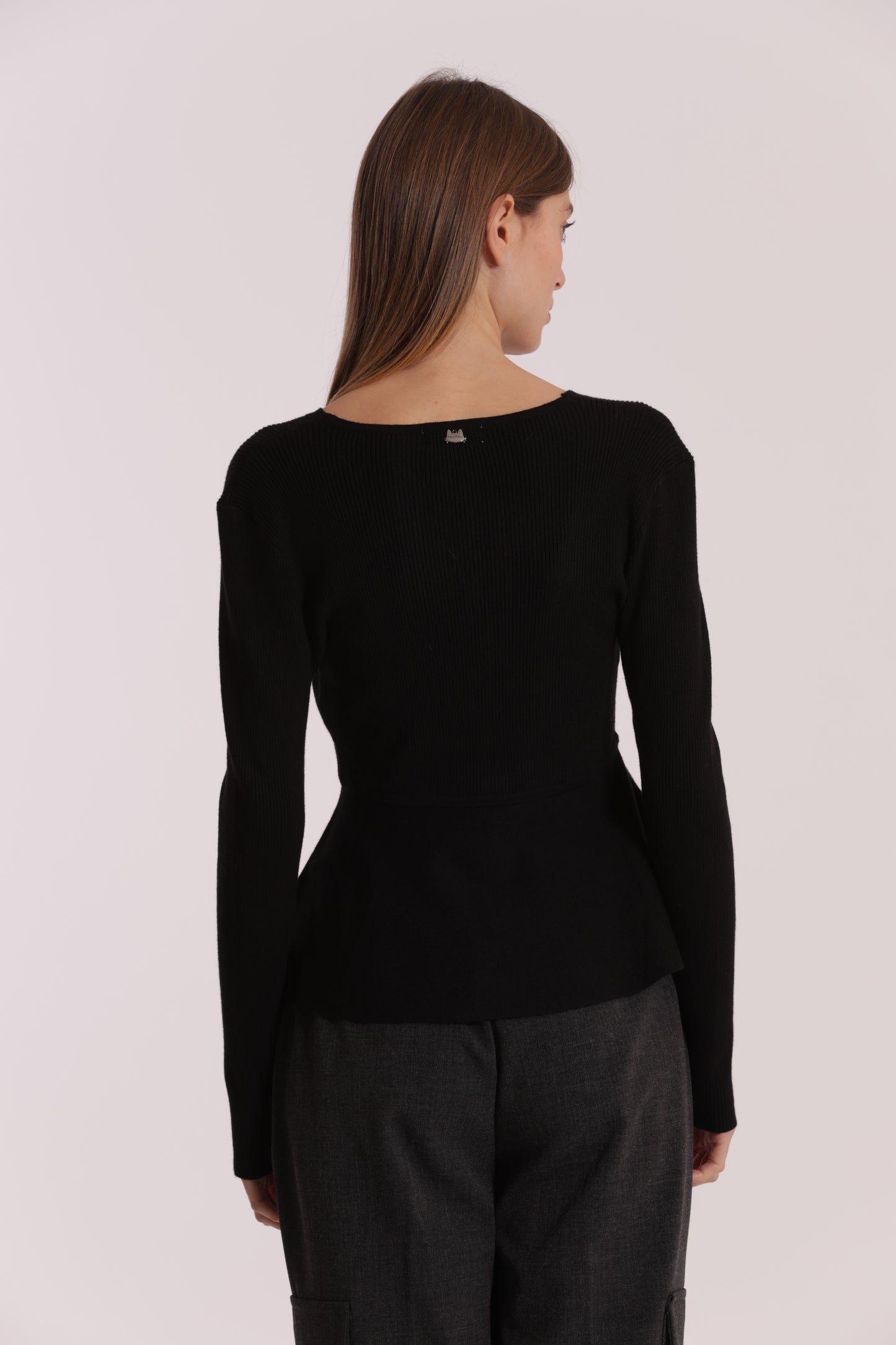 MAGLIA CARDIGAN SVASATO SUL FONDO CON BOTTONI