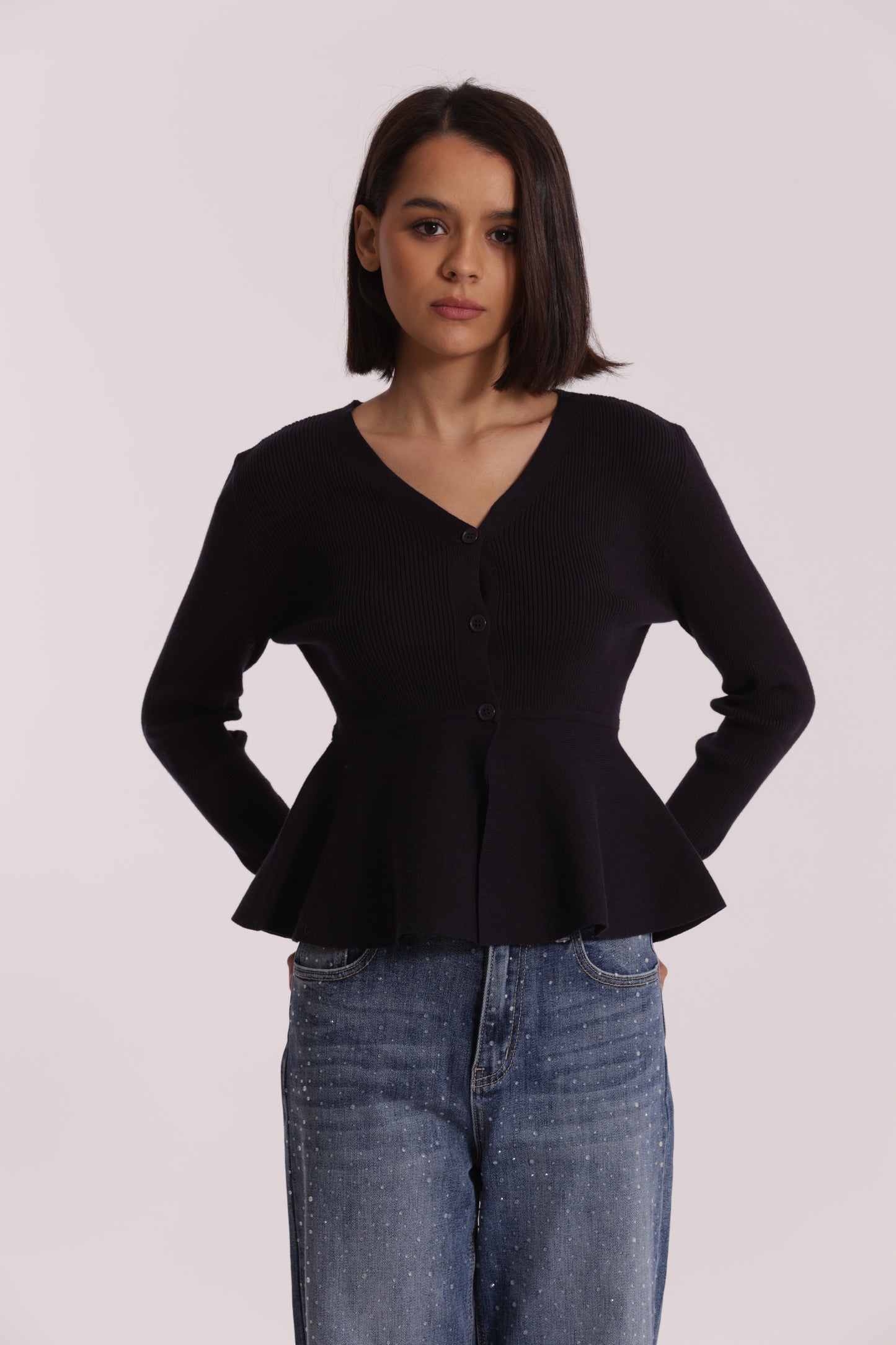 MAGLIA CARDIGAN SVASATO SUL FONDO CON BOTTONI