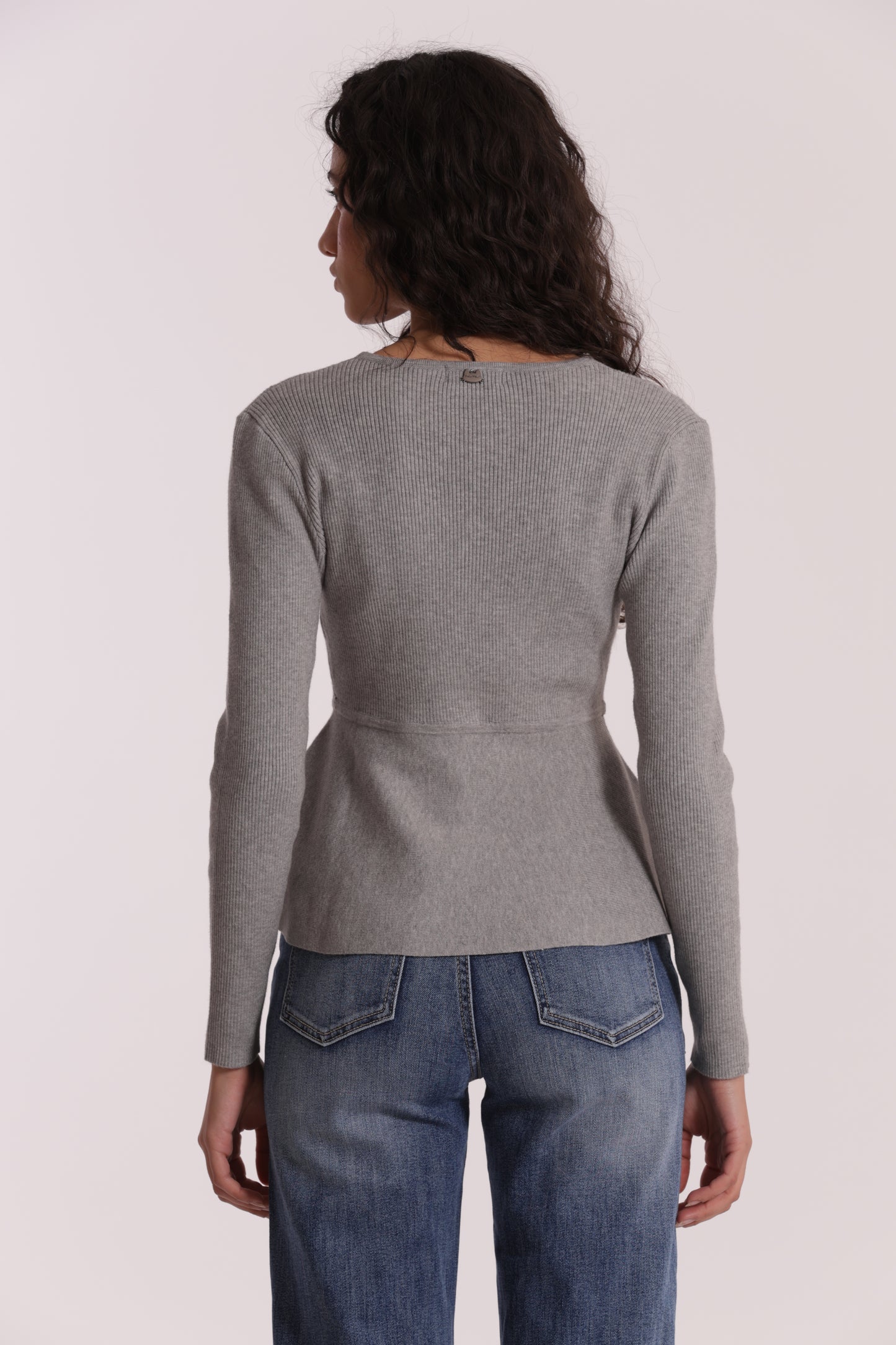 MAGLIA CARDIGAN SVASATO SUL FONDO CON BOTTONI