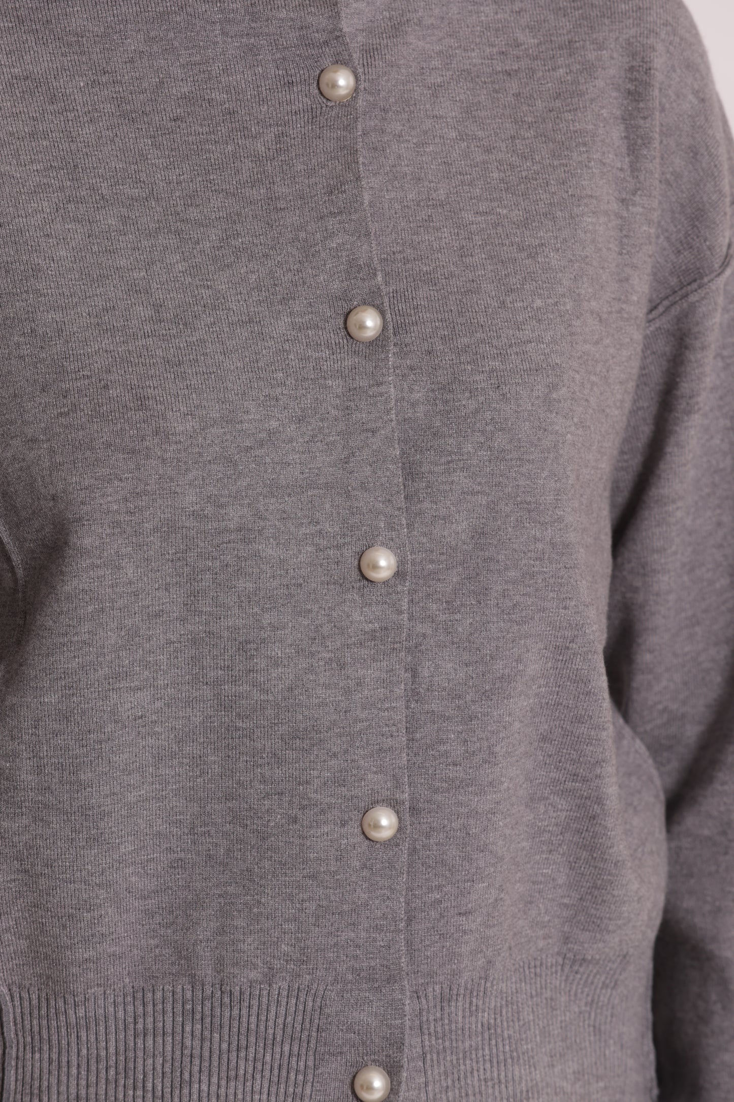 MAGLIA CARDIGAN CON BOTTONI PERLE