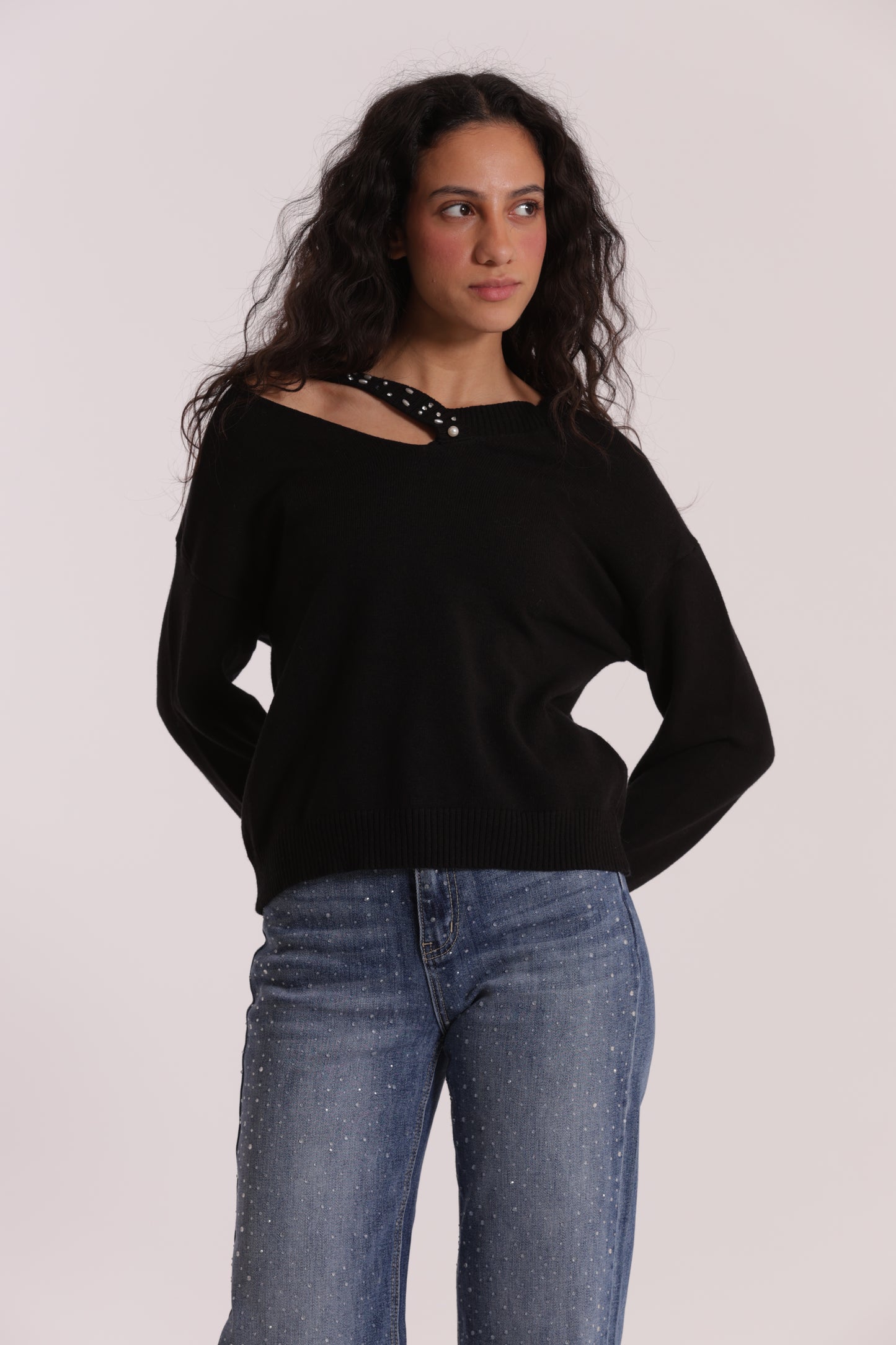 MAGLIA SCOLLO V CUT OUT CON STRASS