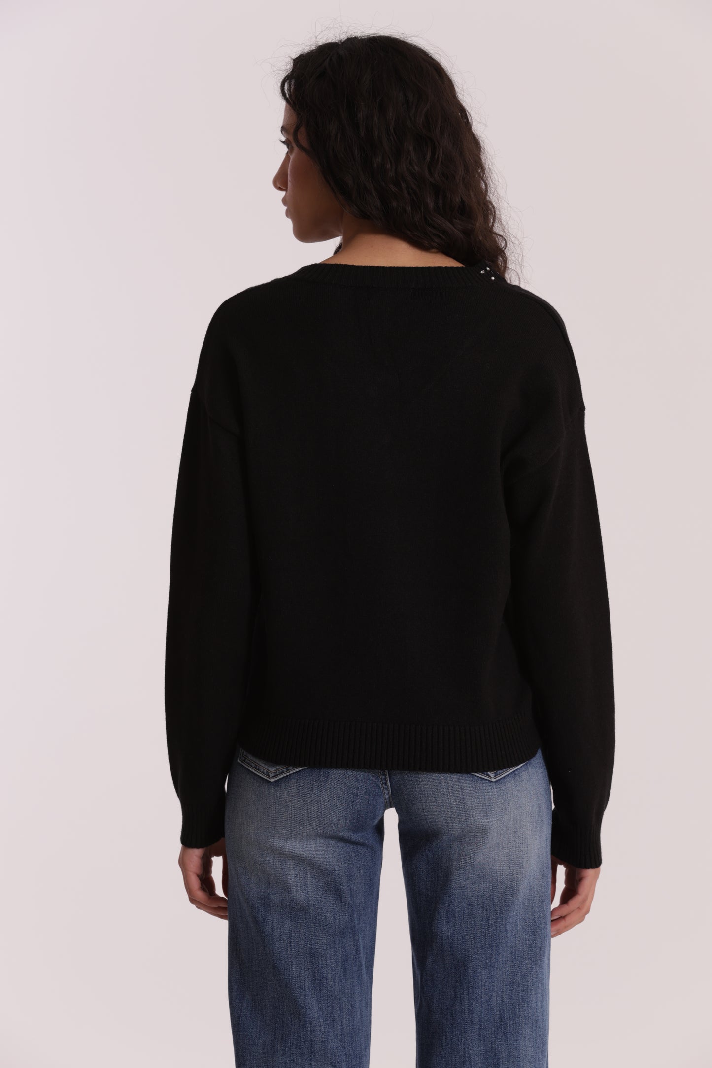 MAGLIA SCOLLO V CUT OUT CON STRASS