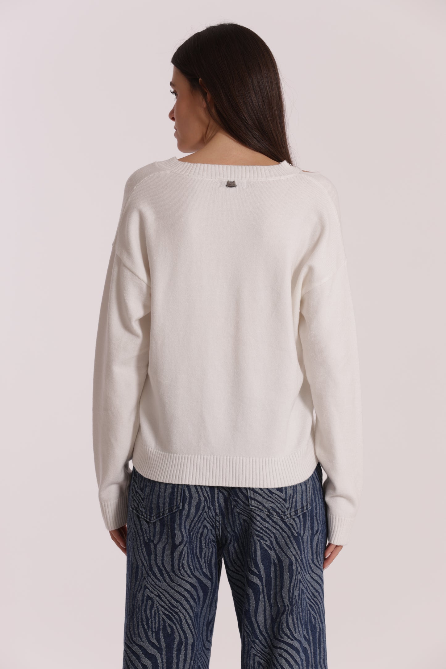 MAGLIA SCOLLO V CUT OUT CON STRASS