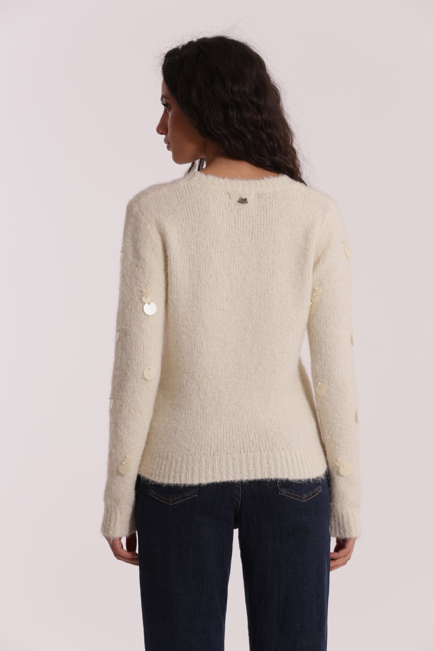 MAGLIA CON PAILLETTES SU MANICHE