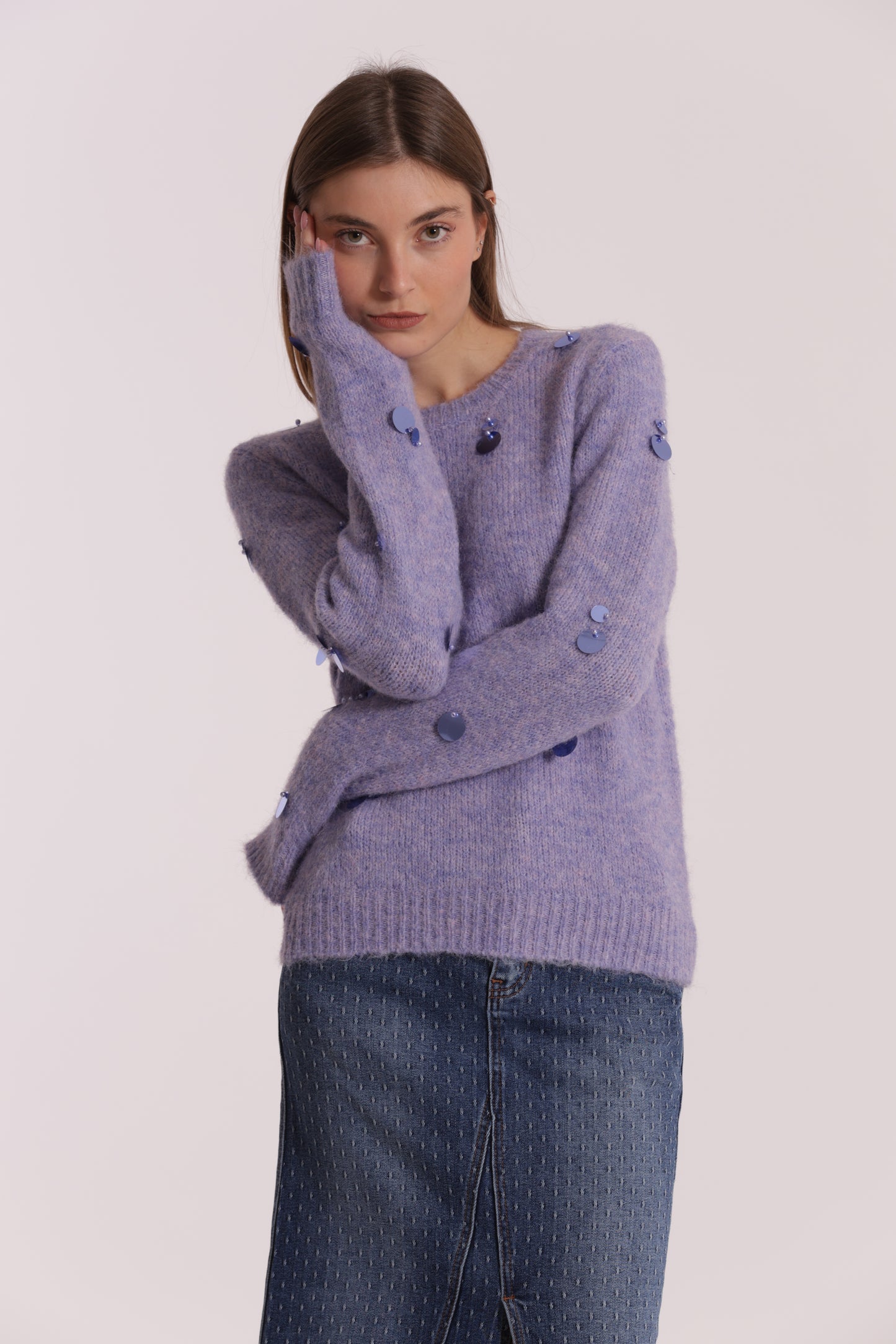 MAGLIA CON PAILLETTES SU MANICHE