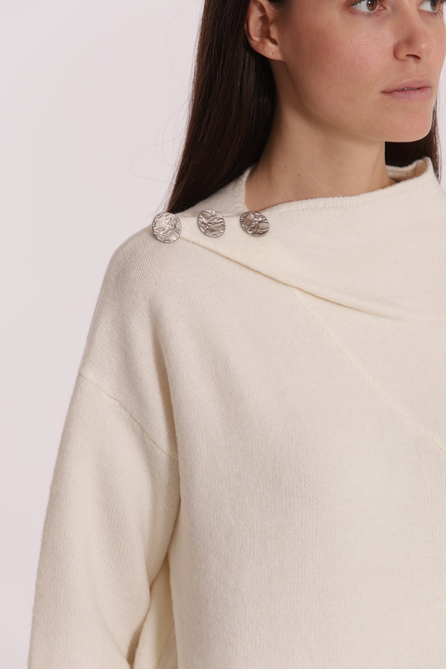 MAGLIA CON BOTTONI SU SPALLA