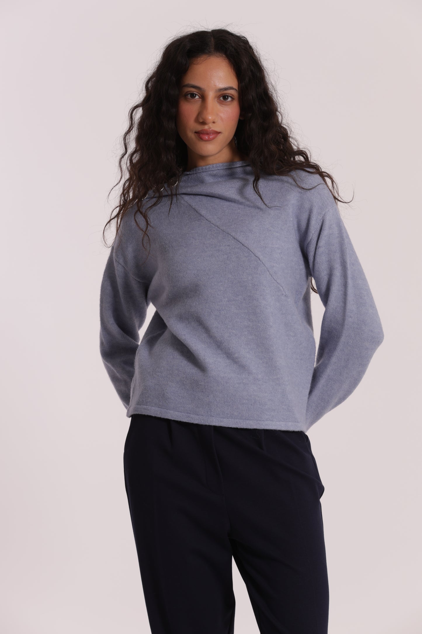 MAGLIA CON BOTTONI SU SPALLA