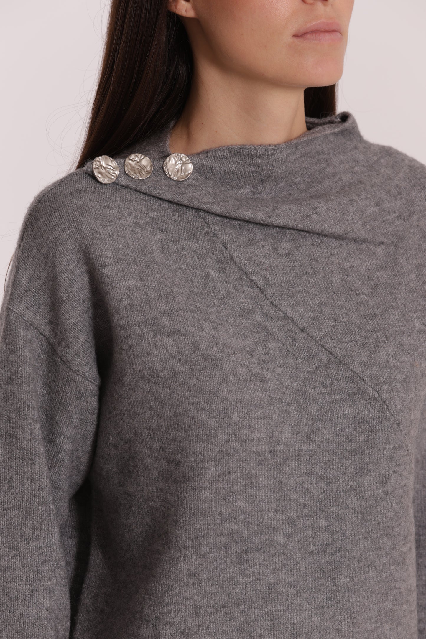 MAGLIA CON BOTTONI SU SPALLA