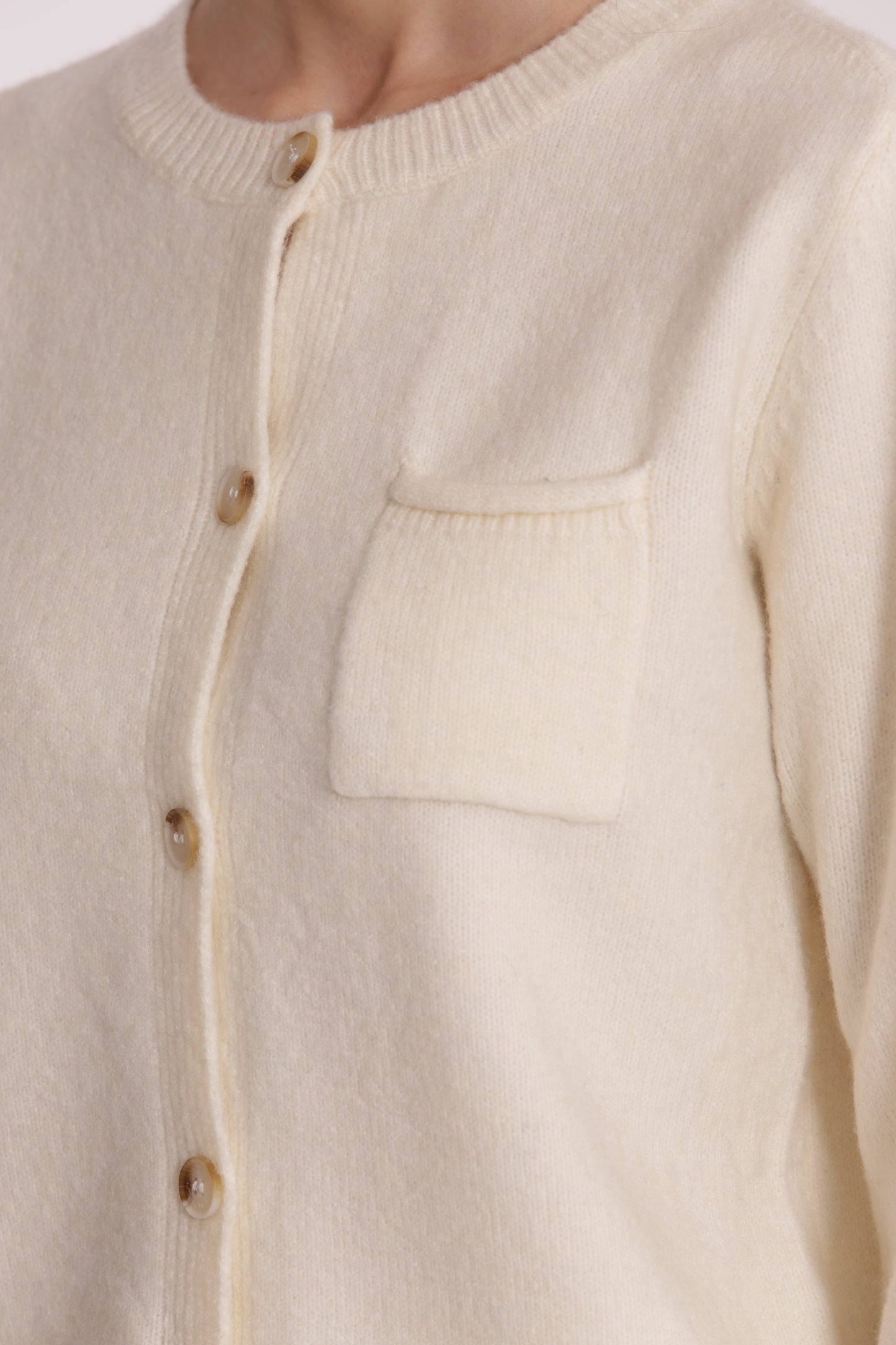 MAGLIA CARDIGAN CON TASCHINO