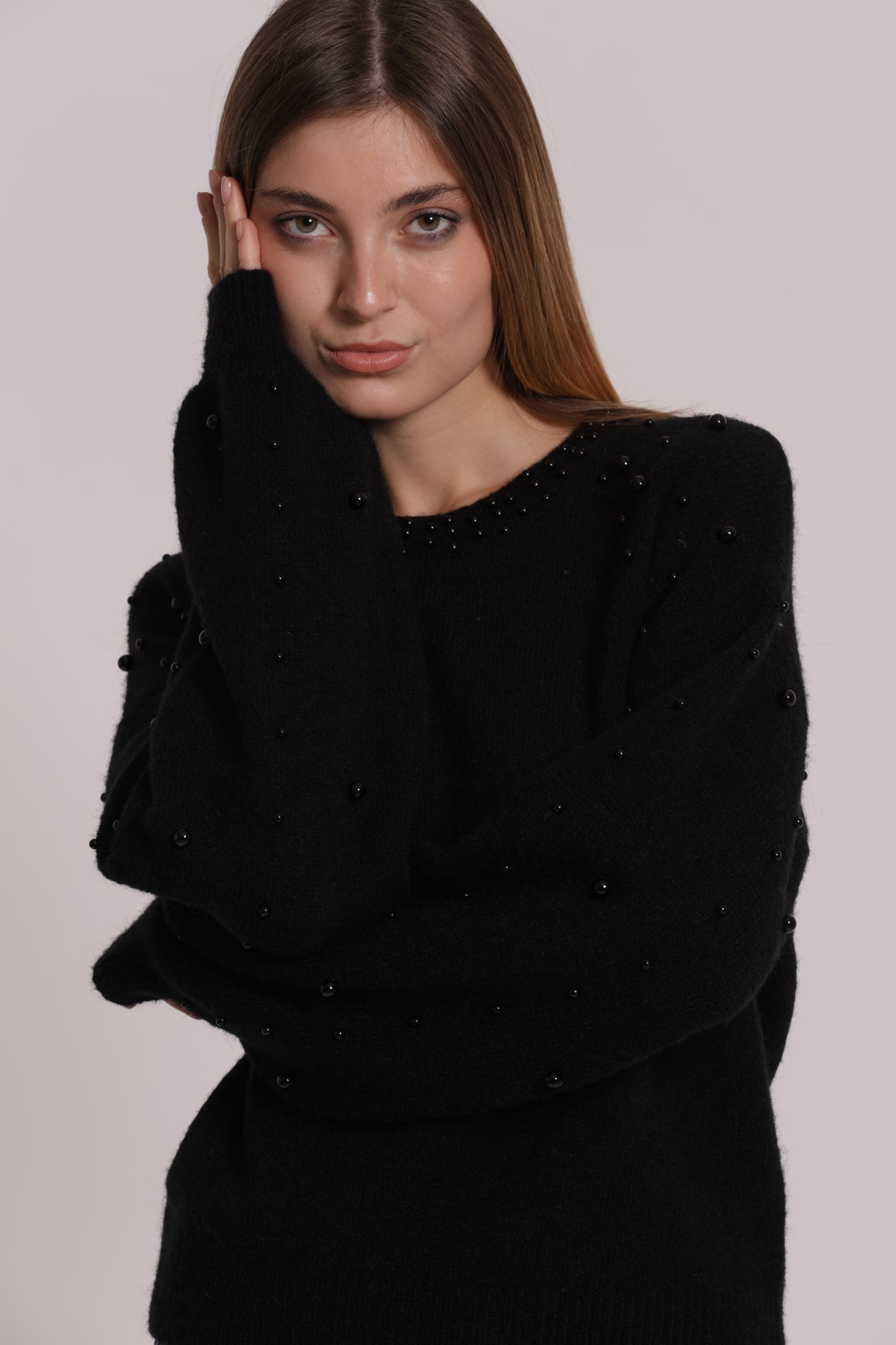 MAGLIA SCOLLO TONDO CON PERLE