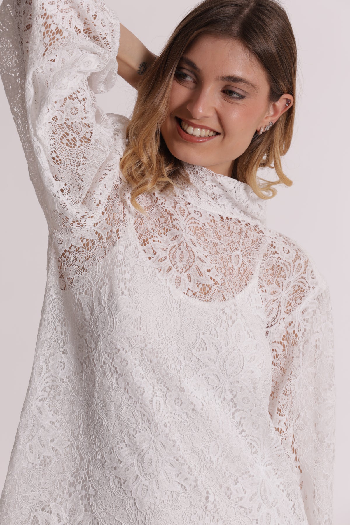 BLUSA IN PIZZO