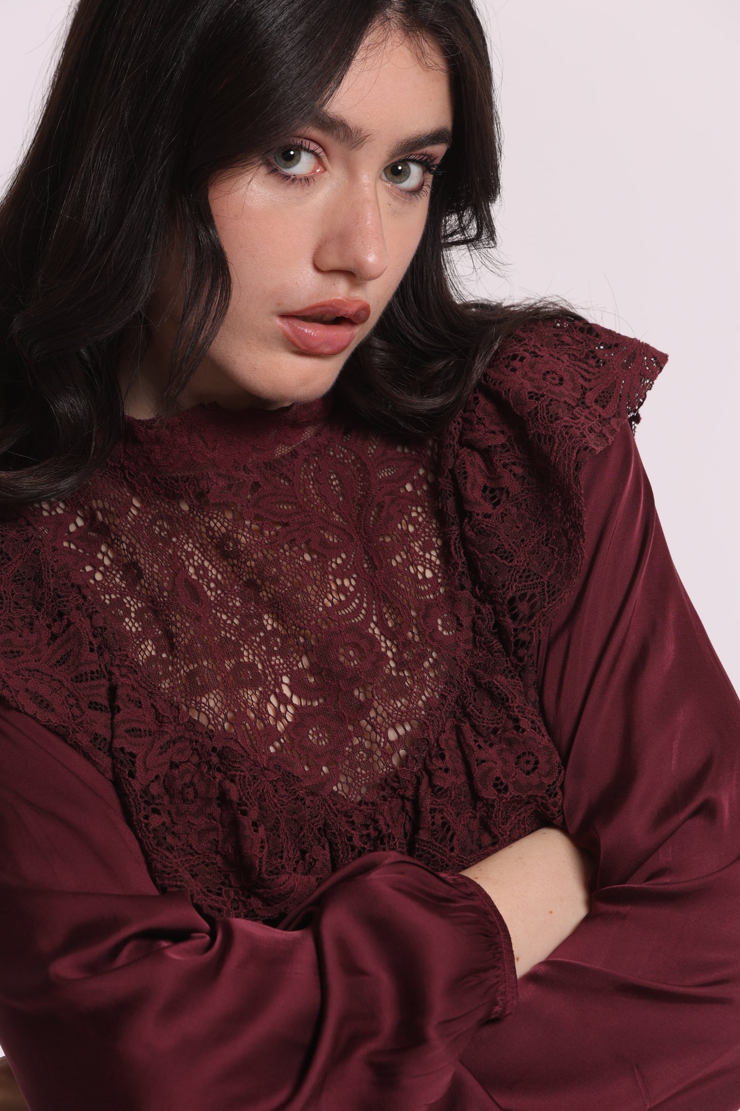 BLUSA IN RASO DI VISCOSA CON DETTAGLIO PIZZO