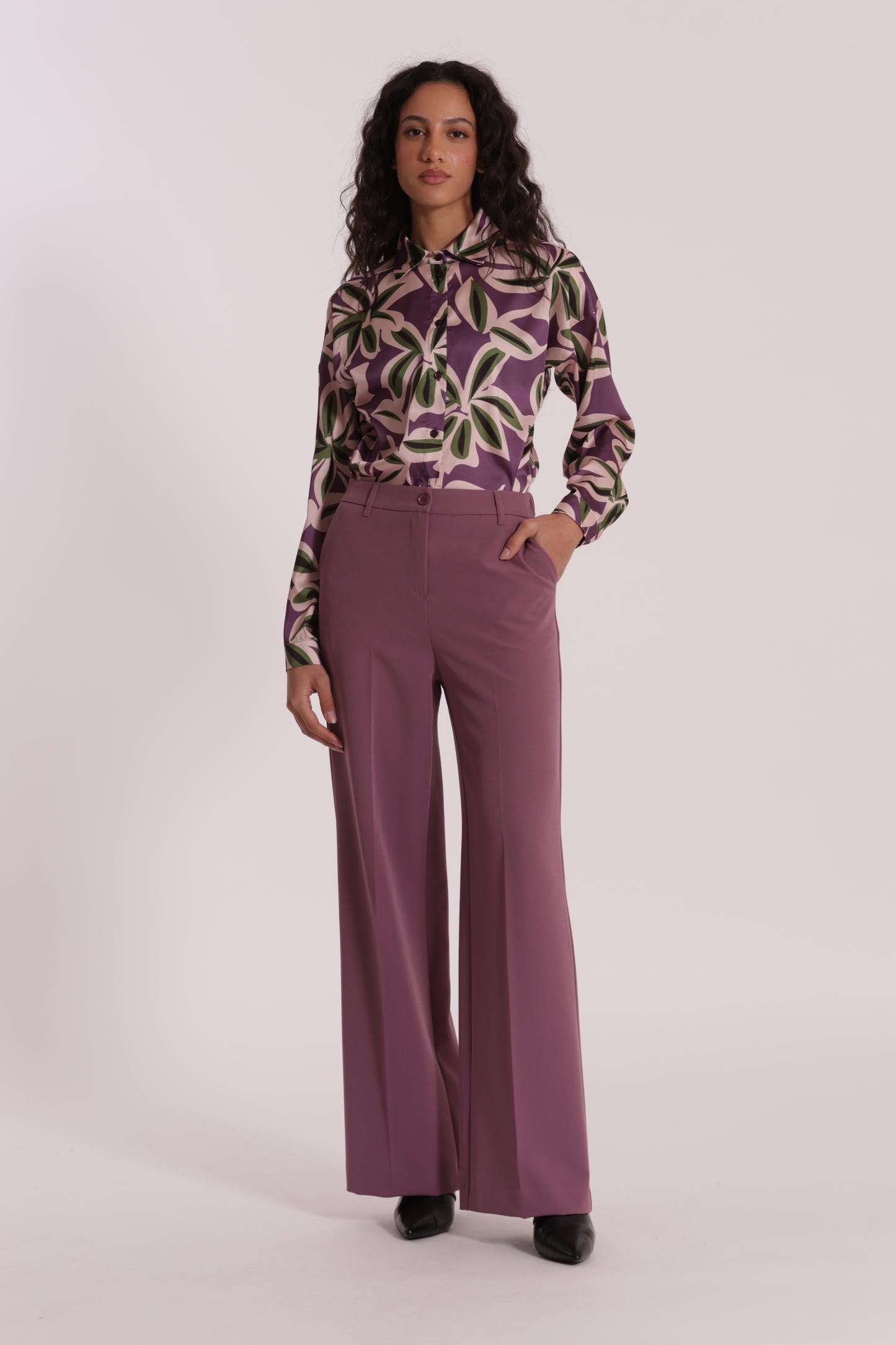PANTALONE PALAZZO CON ELASTICO DIETRO IN TESSUTO TECNICO