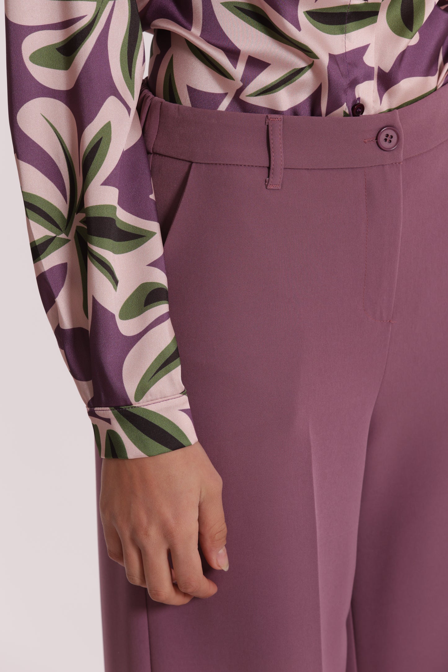 PANTALONE PALAZZO CON ELASTICO DIETRO IN TESSUTO TECNICO