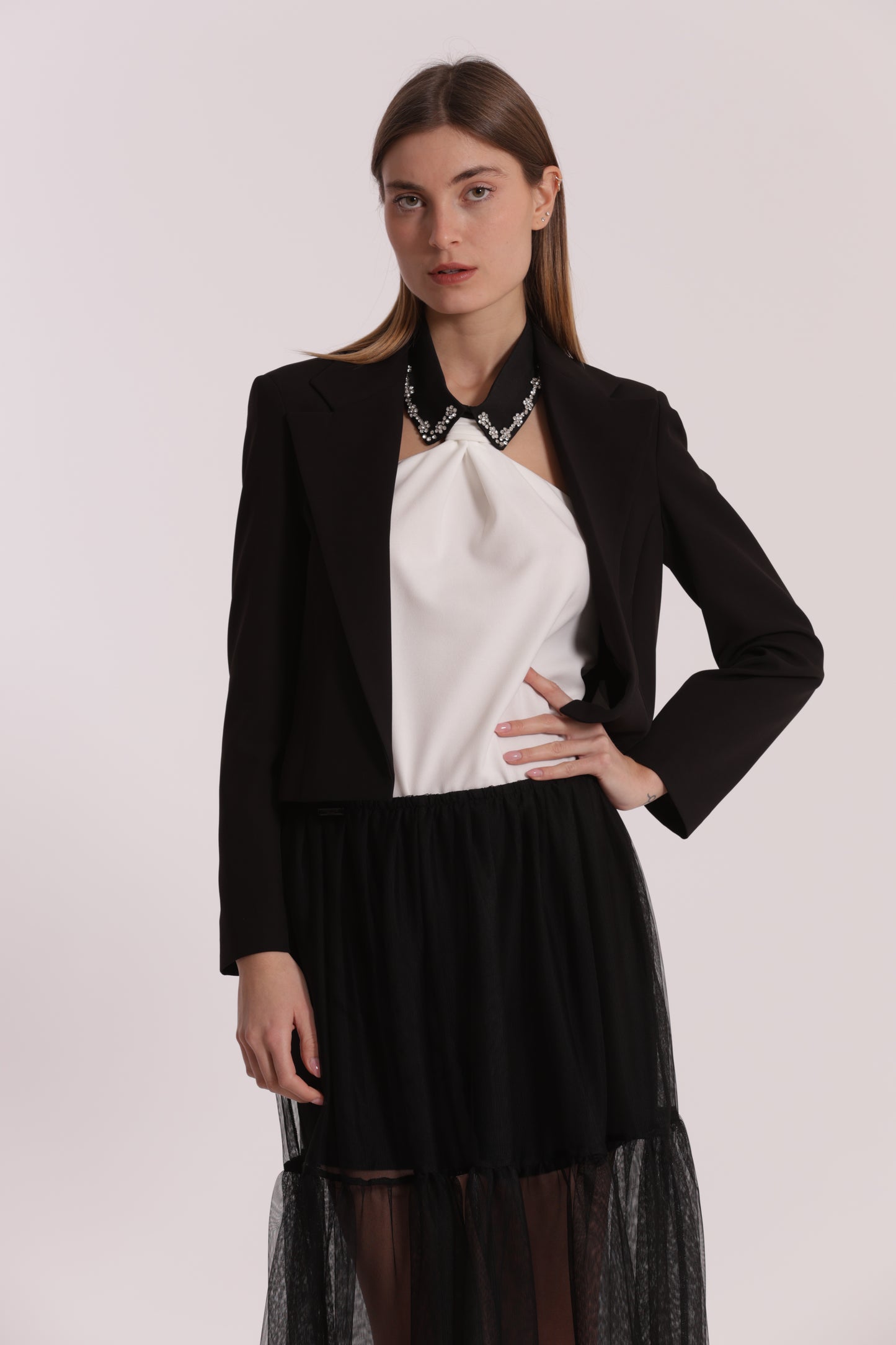 GIACCA CROPPED SENZA BOTTONI IN TESSUTO TECNICO