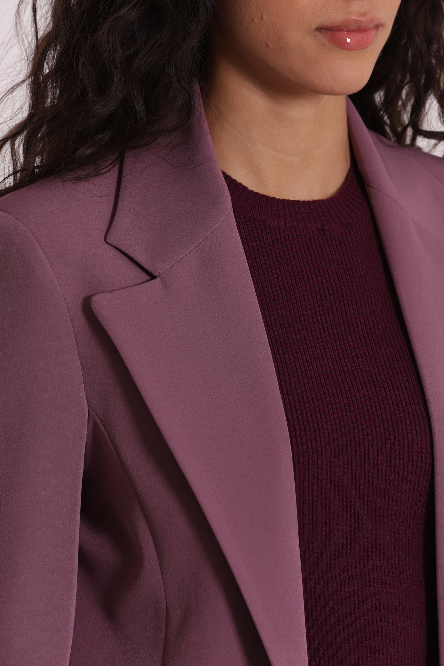 GIACCA CROPPED SENZA BOTTONI IN TESSUTO TECNICO
