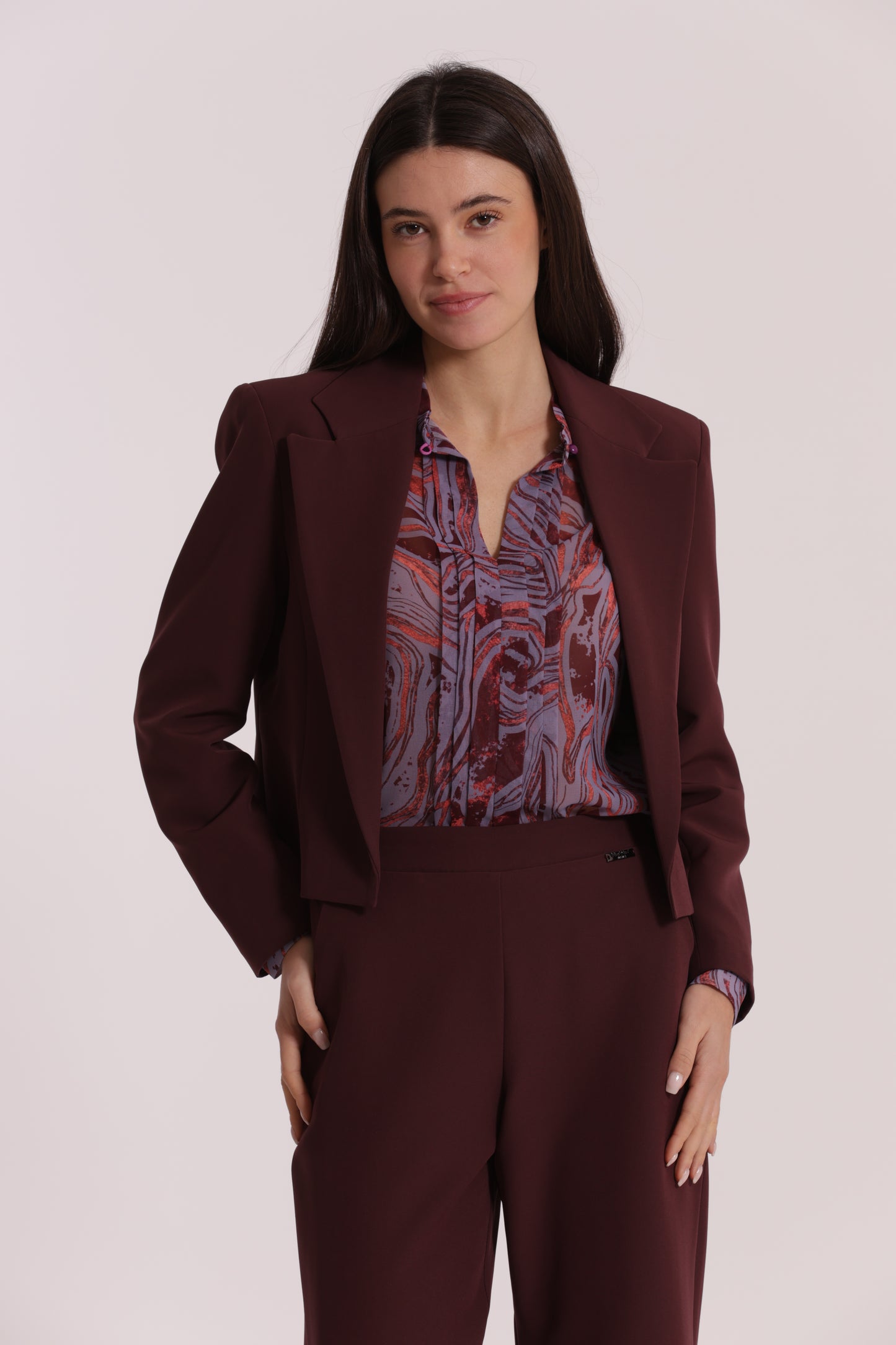 GIACCA CROPPED SENZA BOTTONI IN TESSUTO TECNICO