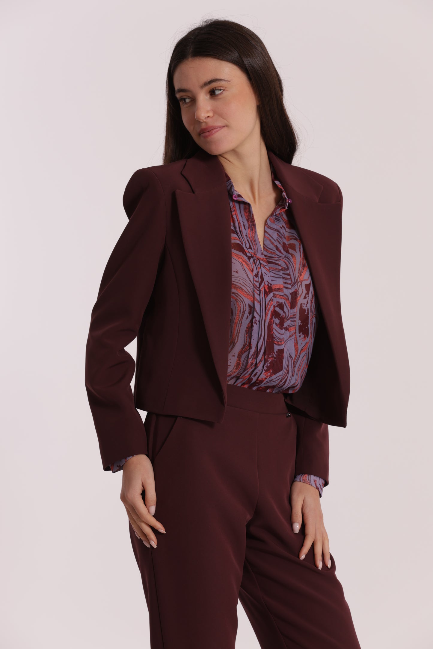 GIACCA CROPPED SENZA BOTTONI IN TESSUTO TECNICO