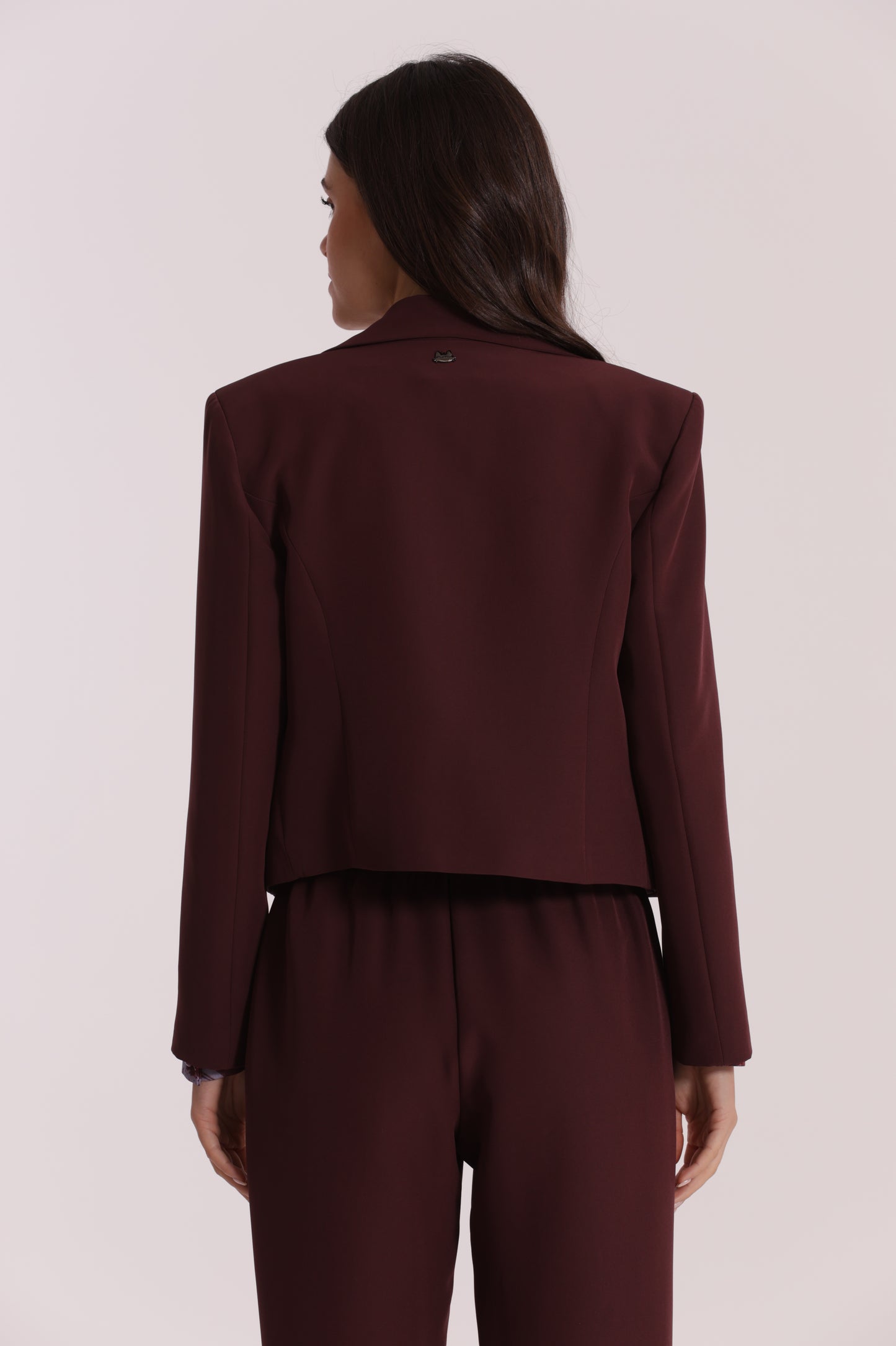 GIACCA CROPPED SENZA BOTTONI IN TESSUTO TECNICO