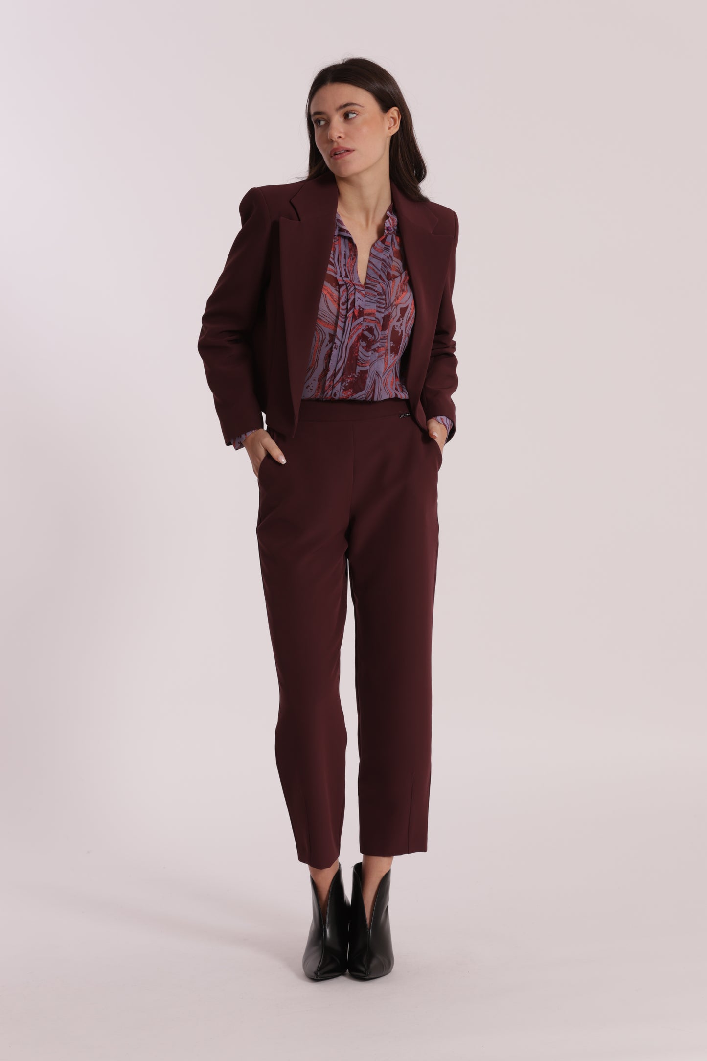 GIACCA CROPPED SENZA BOTTONI IN TESSUTO TECNICO