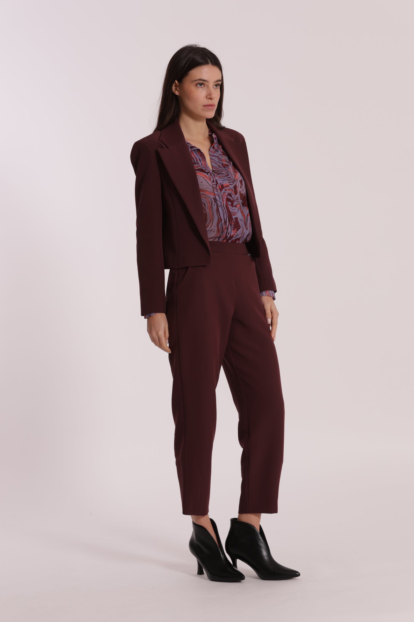 GIACCA CROPPED SENZA BOTTONI IN TESSUTO TECNICO