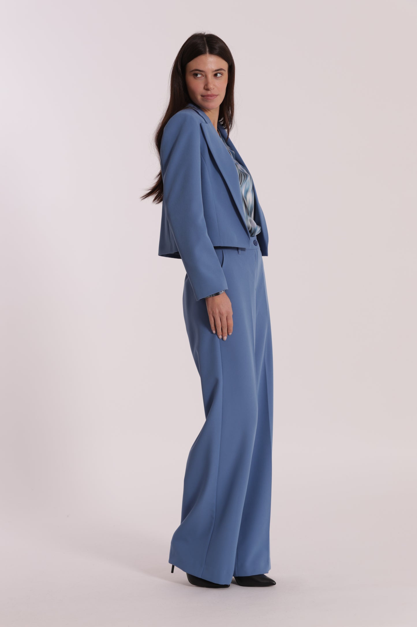 GIACCA CROPPED SENZA BOTTONI IN TESSUTO TECNICO