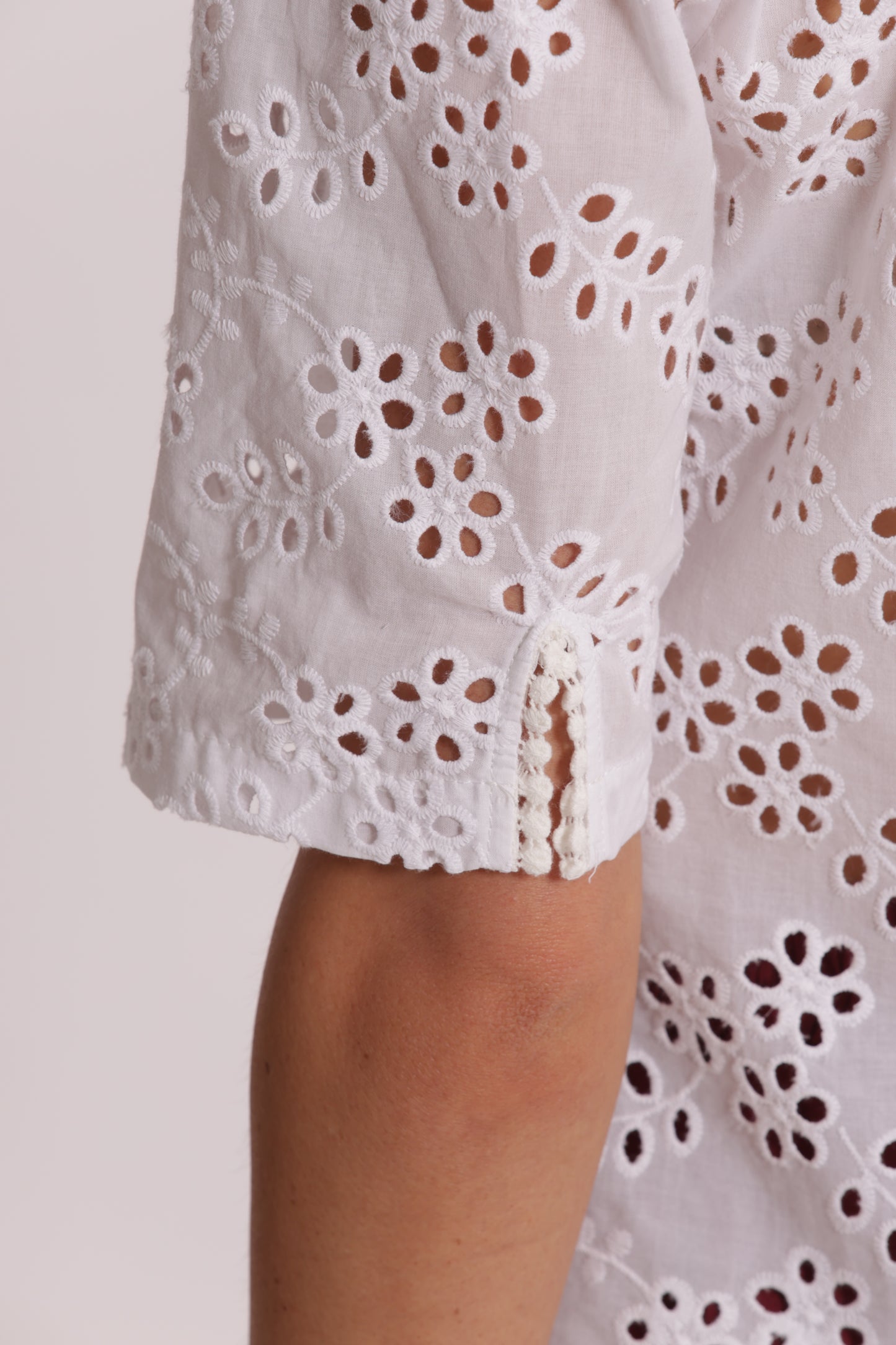 BLUSA SCOLLO A V IN SANGALLO