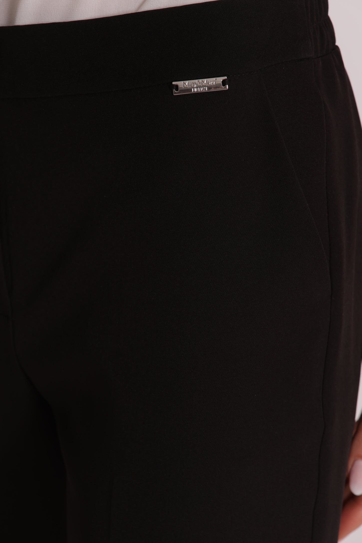 PANTALONI SIGARETTA CON ELASTICO DIETRO