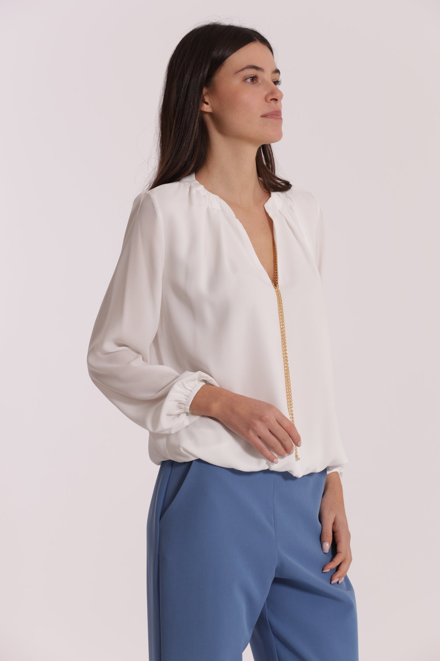 BLUSA CON DETTAGLIO CATENA REMOVIBILE