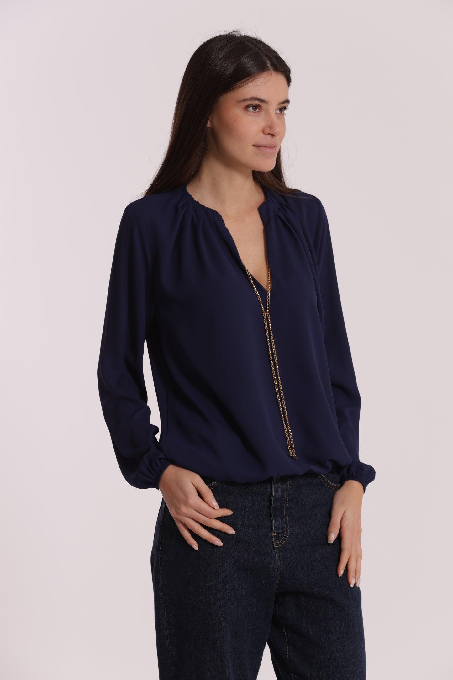 BLUSA CON DETTAGLIO CATENA REMOVIBILE