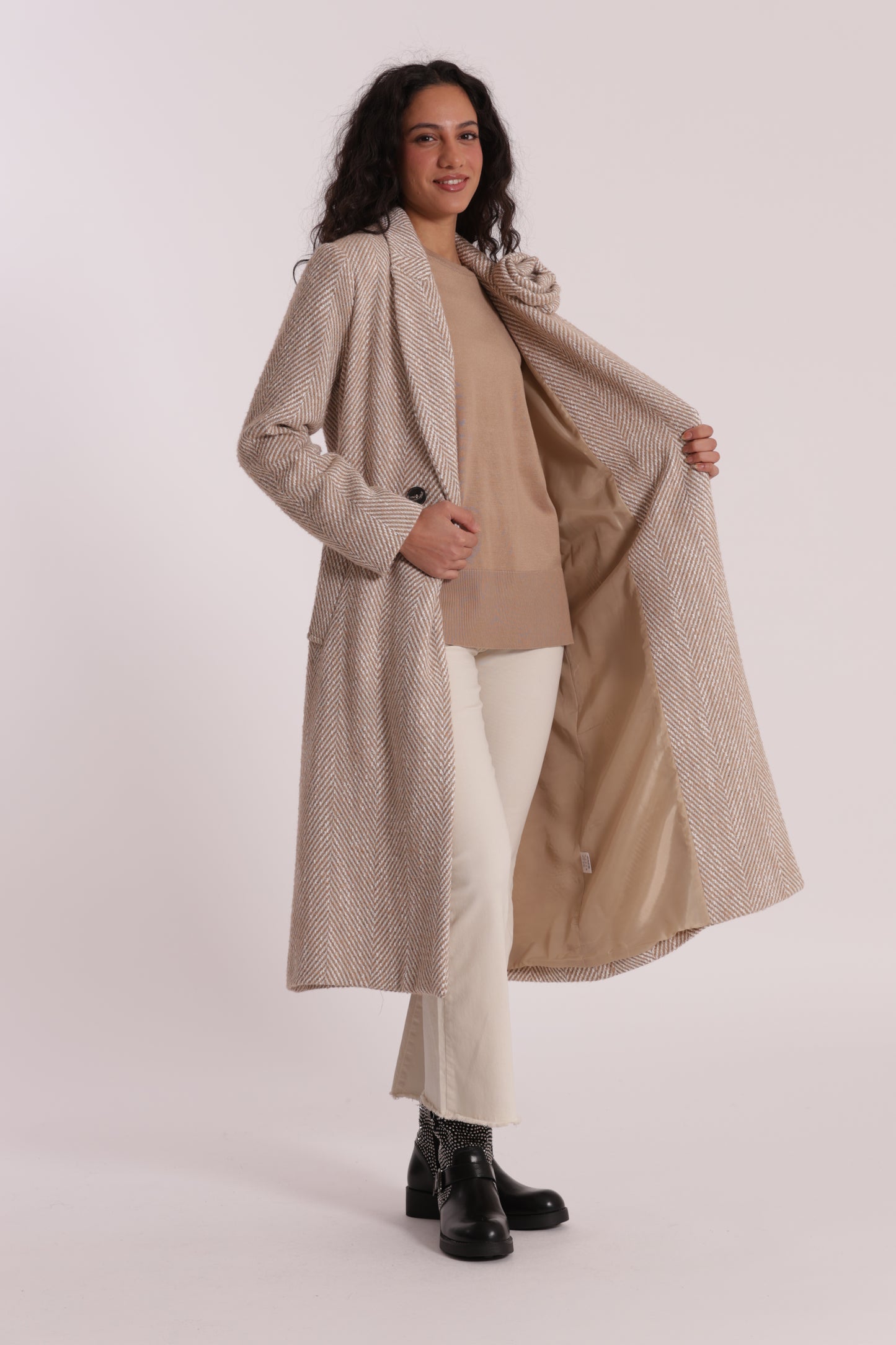 CAPPOTTO LUNGO SPIGATO CON FIORE SU COLLO