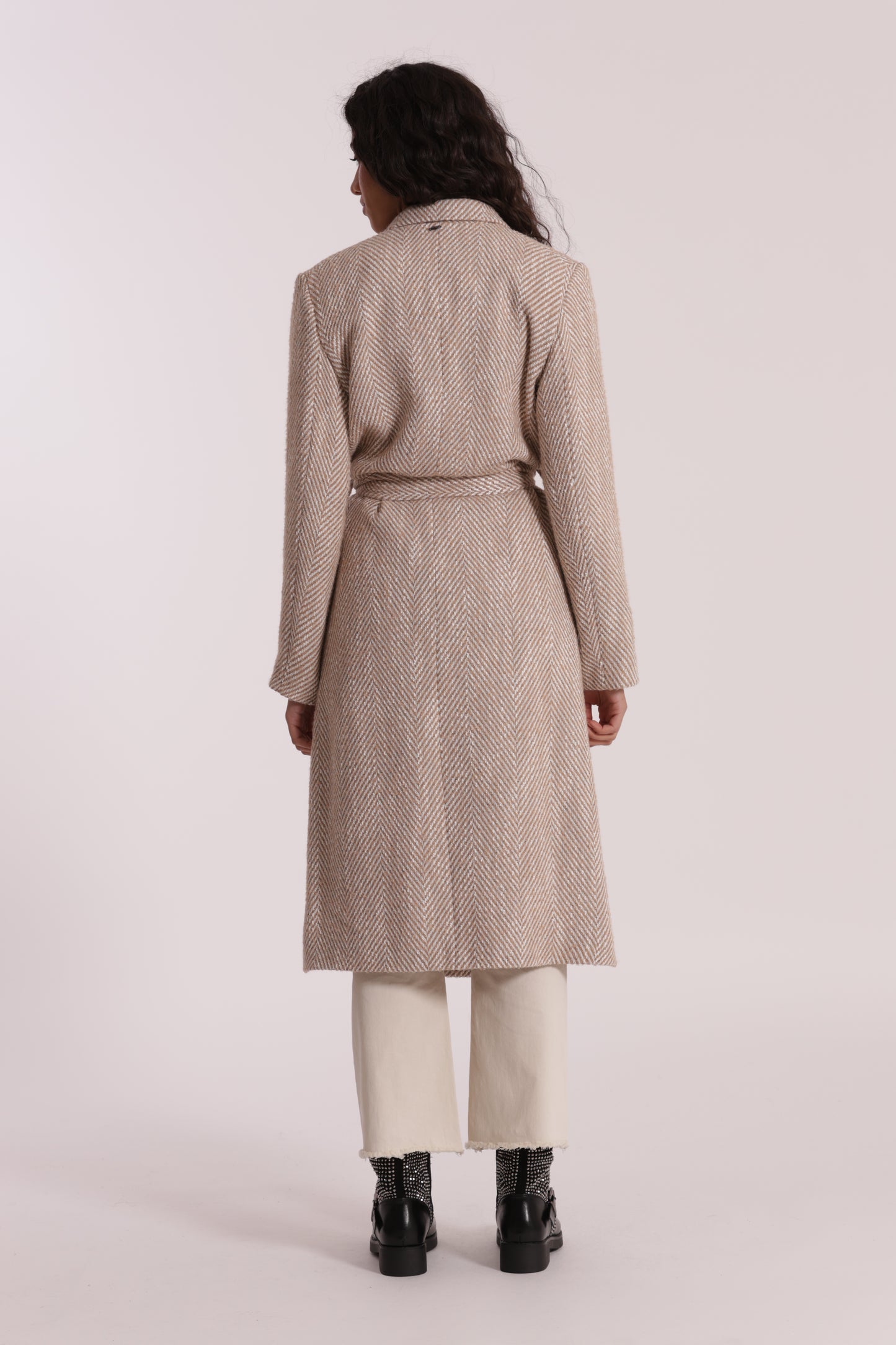CAPPOTTO LUNGO SPIGATO CON FIORE SU COLLO