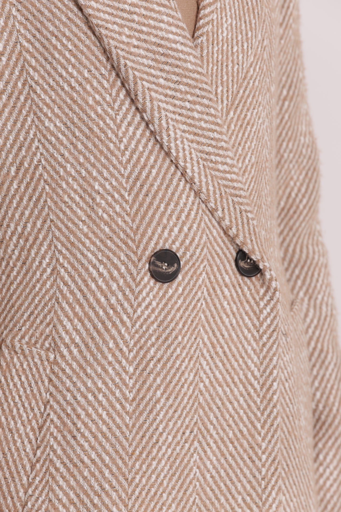 CAPPOTTO LUNGO SPIGATO CON FIORE SU COLLO