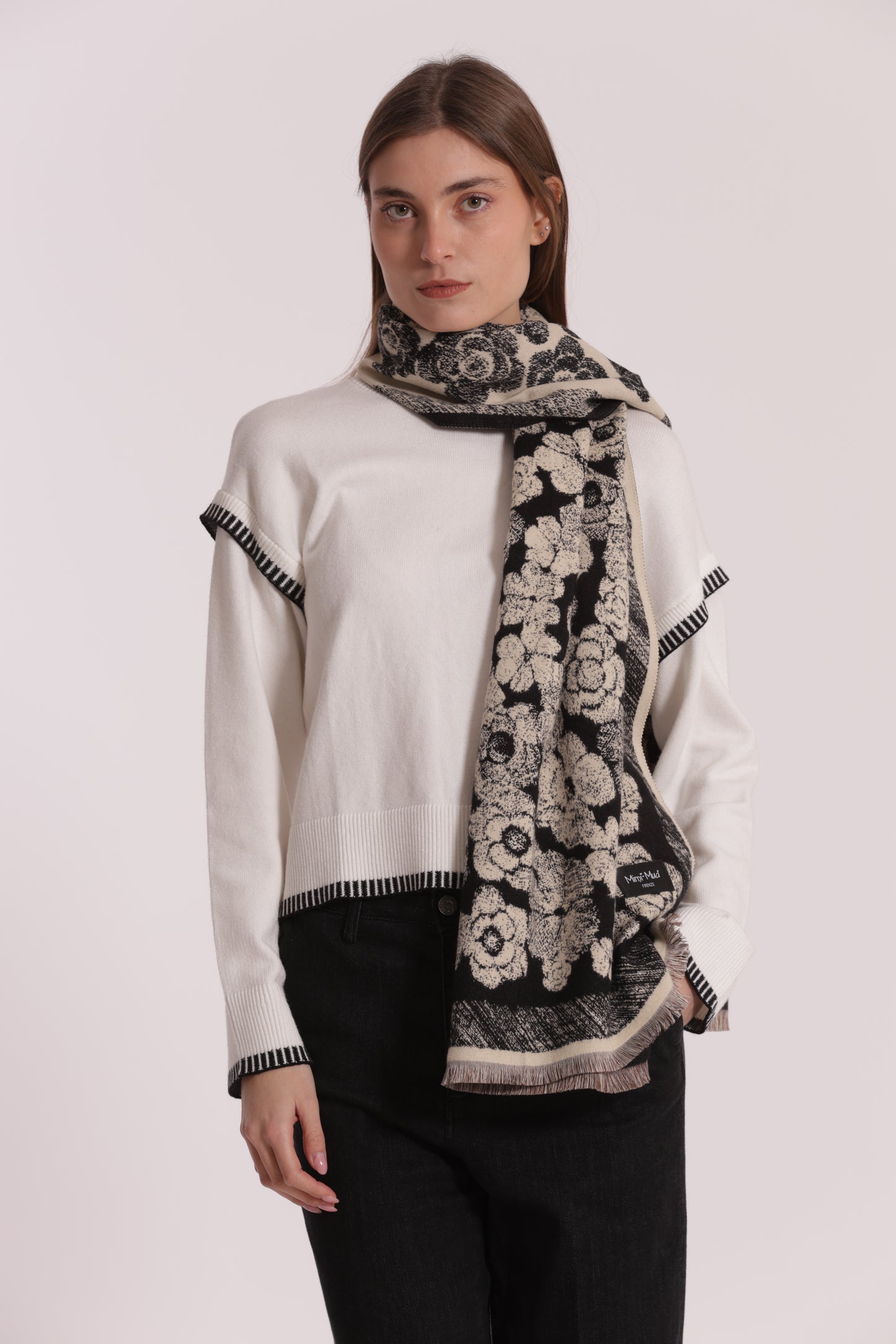 SCIARPA CON FIORI E CORNICE