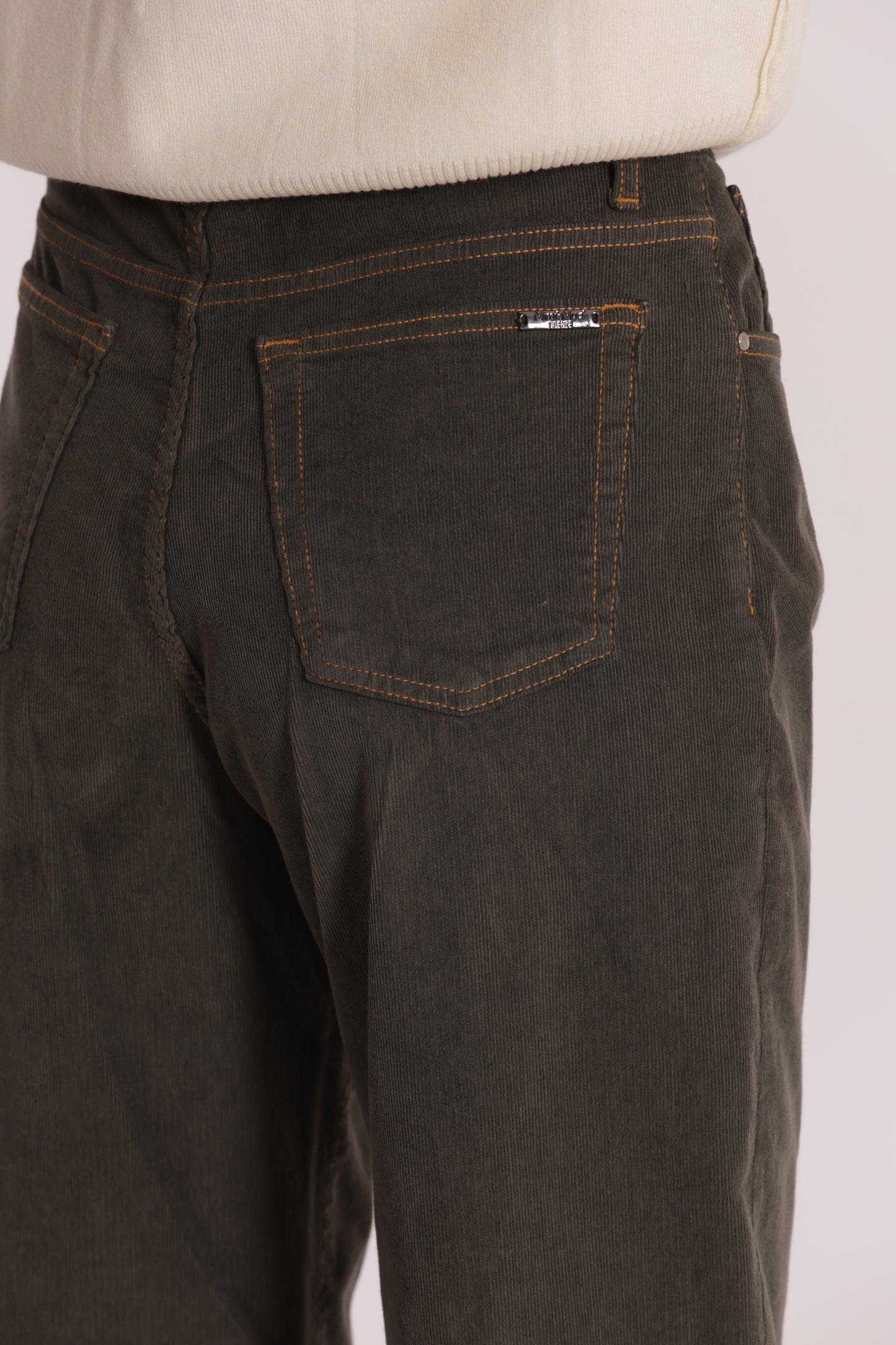 PANTALONE CROPPED CON RISVOLTO IN VELLUTO A COSTE