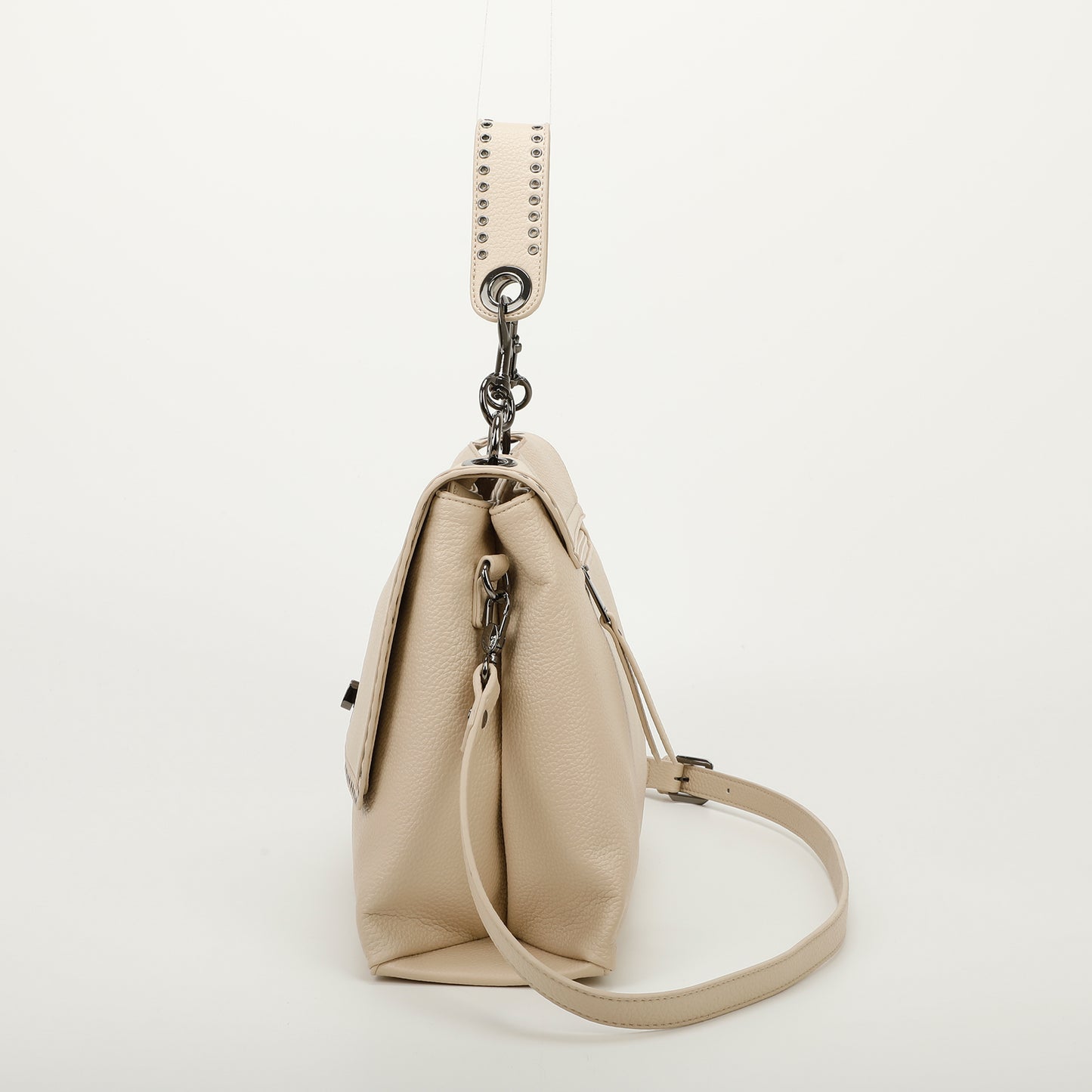 BORSA A MANO CON DETTAGLIO ANELLI